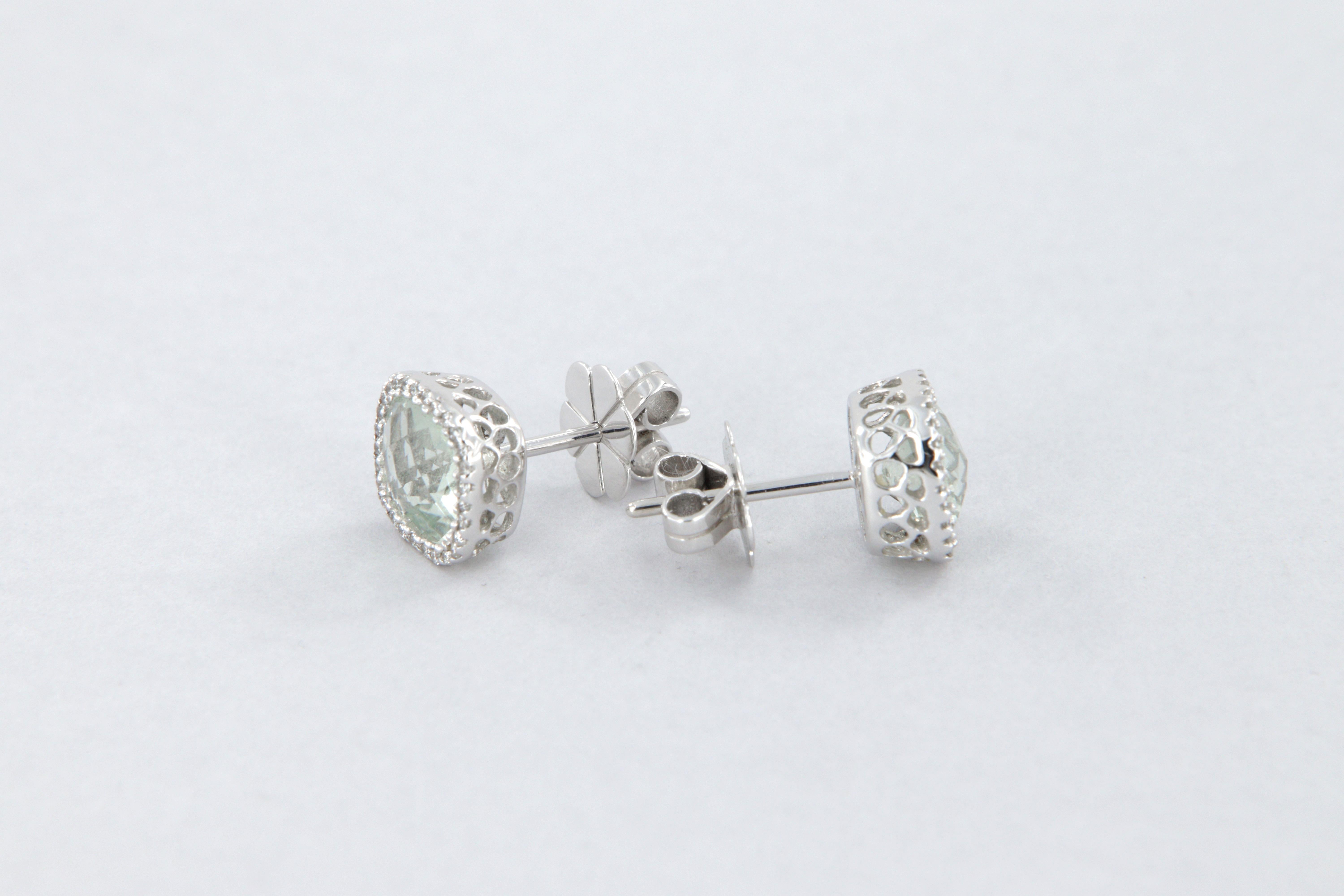 Halo earrings with light green quartz carat 2.22 and diamonds in white gold For Sale 2