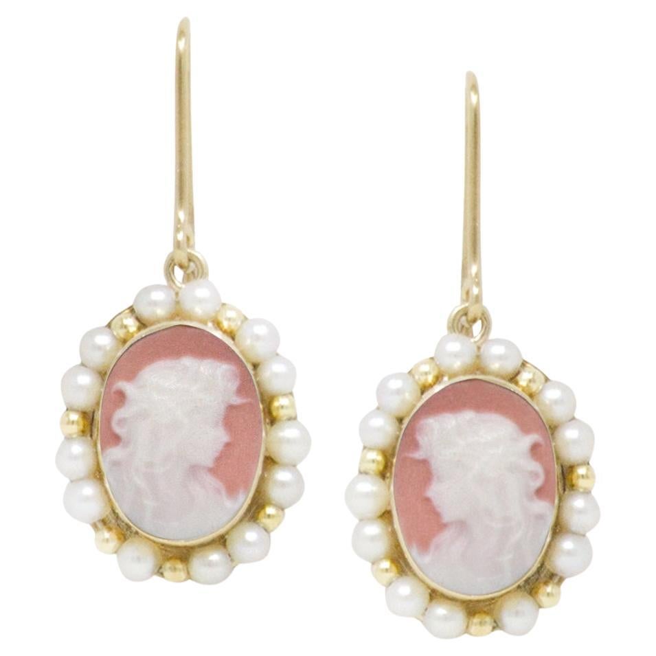 Boucles d'oreilles en or 14 carats avec camées et perles Little Lovelies en vente