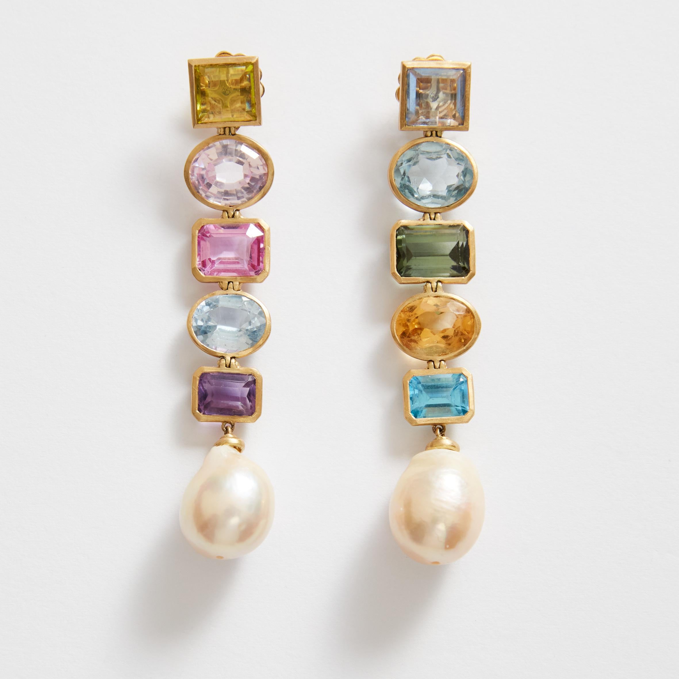 pendientes de oro de 18 quilates y piedras de color perla natural de diferentes formas Corte mixto en venta