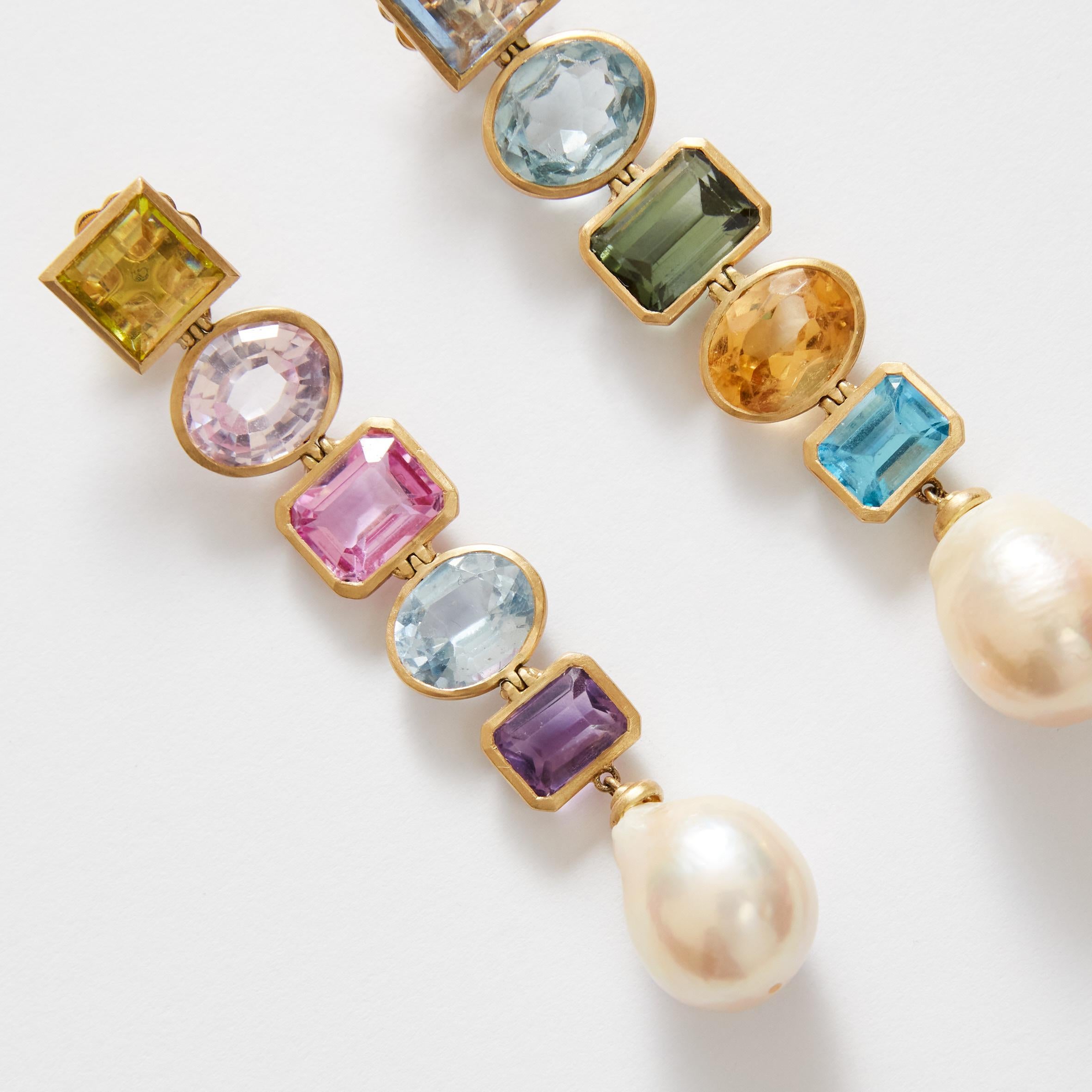 pendientes de oro de 18 quilates y piedras de color perla natural de diferentes formas en Nuevo estado para la venta en Milan, IT
