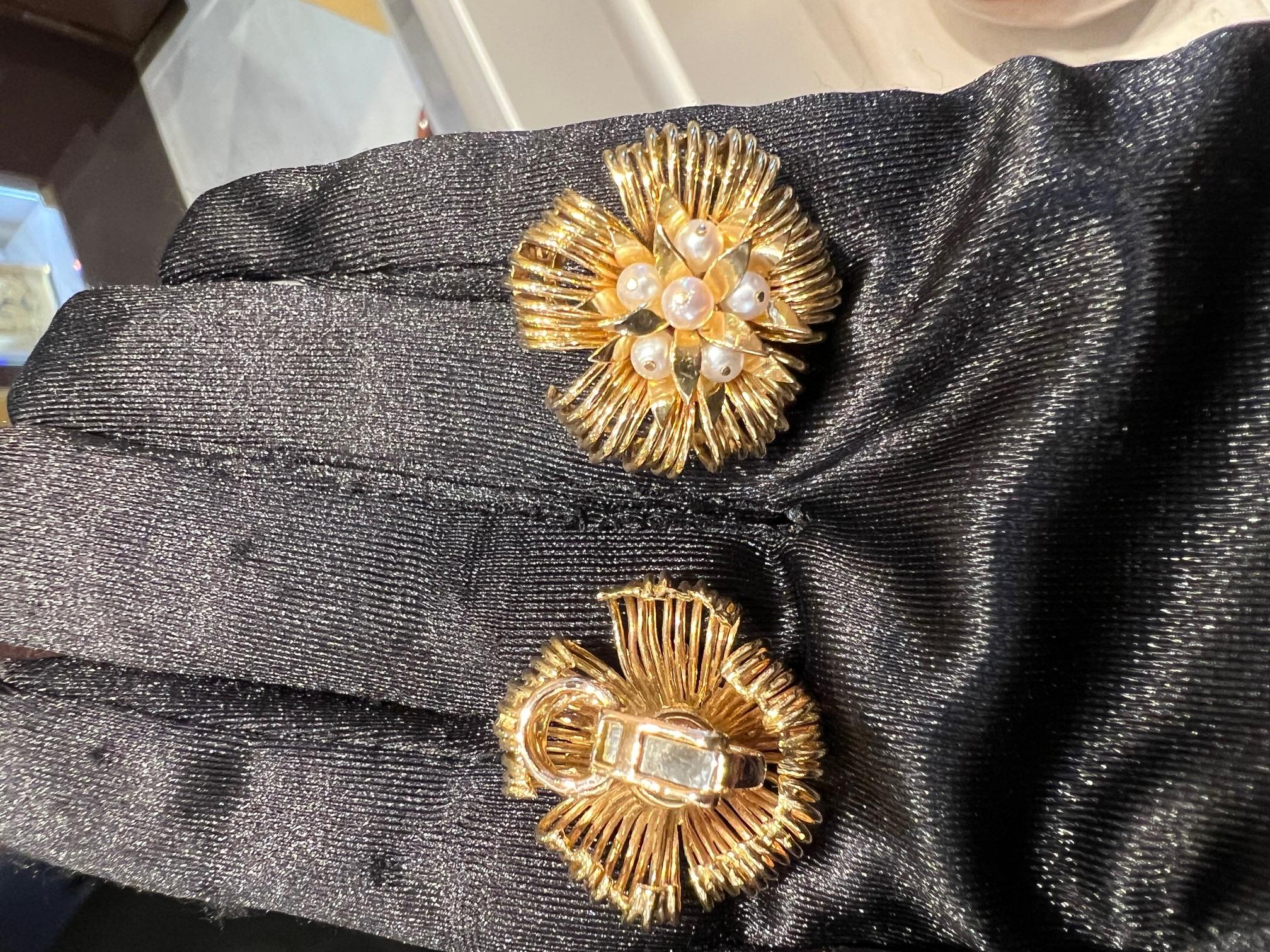 Pendientes florales de oro con microperlas cultivadas en venta 1