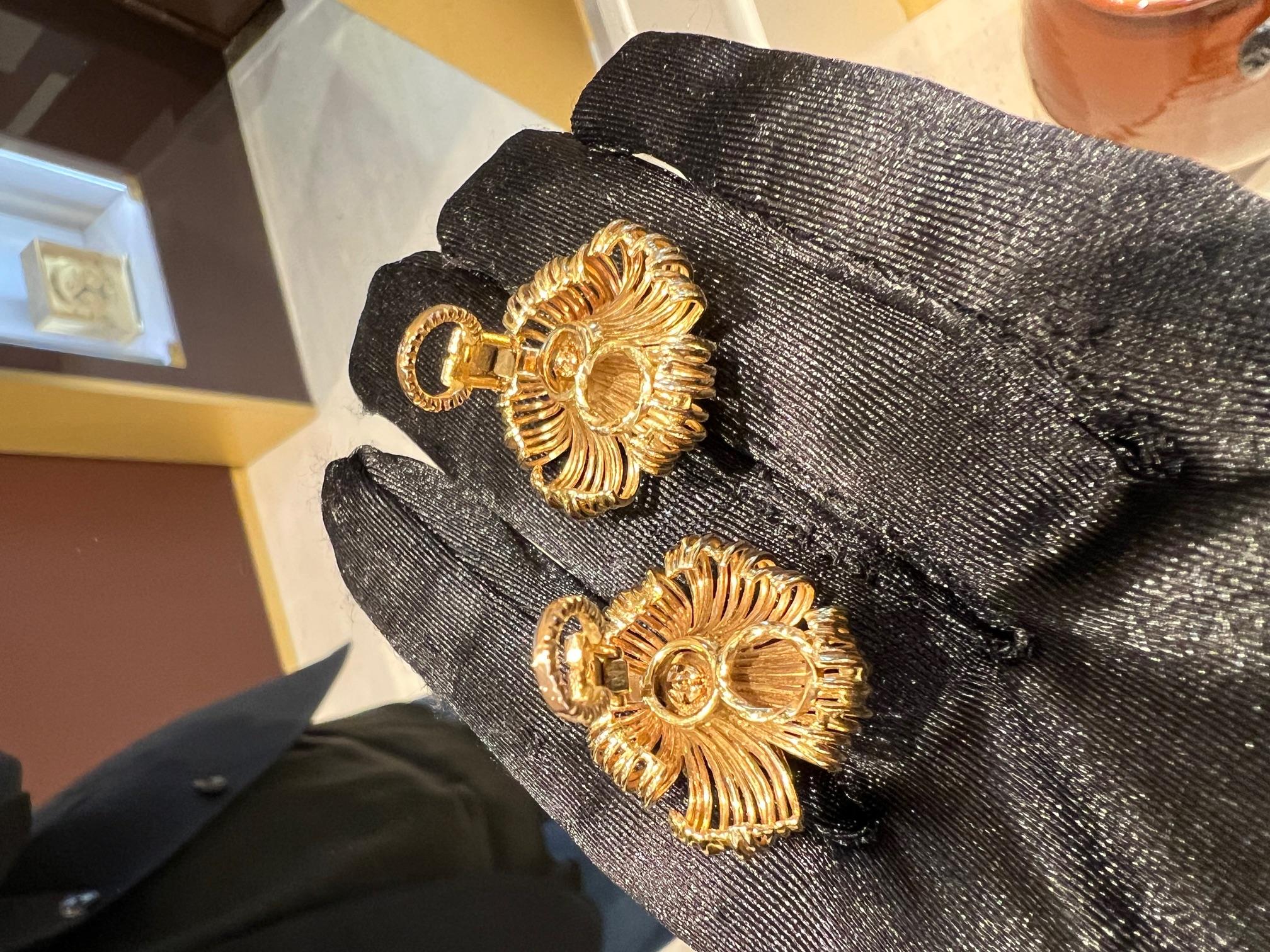 Pendientes florales de oro con microperlas cultivadas en venta 3