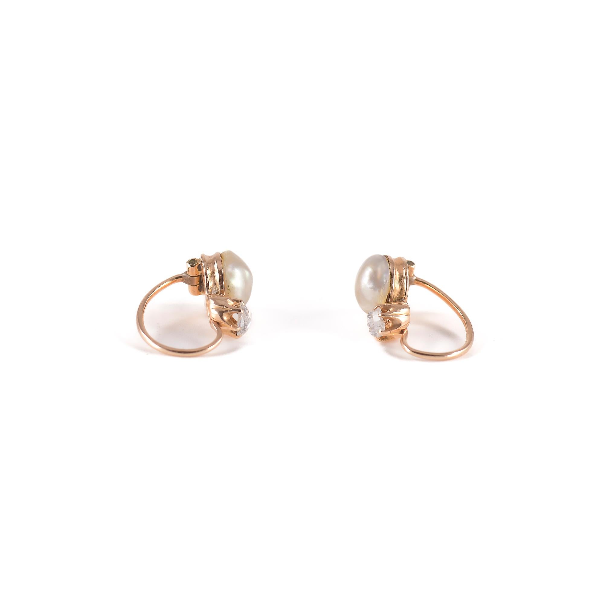 Boucles d'oreilles religieuses en or avec perles d'aquadolce  et diamants taillés en rose Bon état - En vente à Bologna, IT