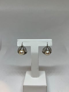 Ohrringe aus 18 kt. Weißgold mit Akoya-Perlen