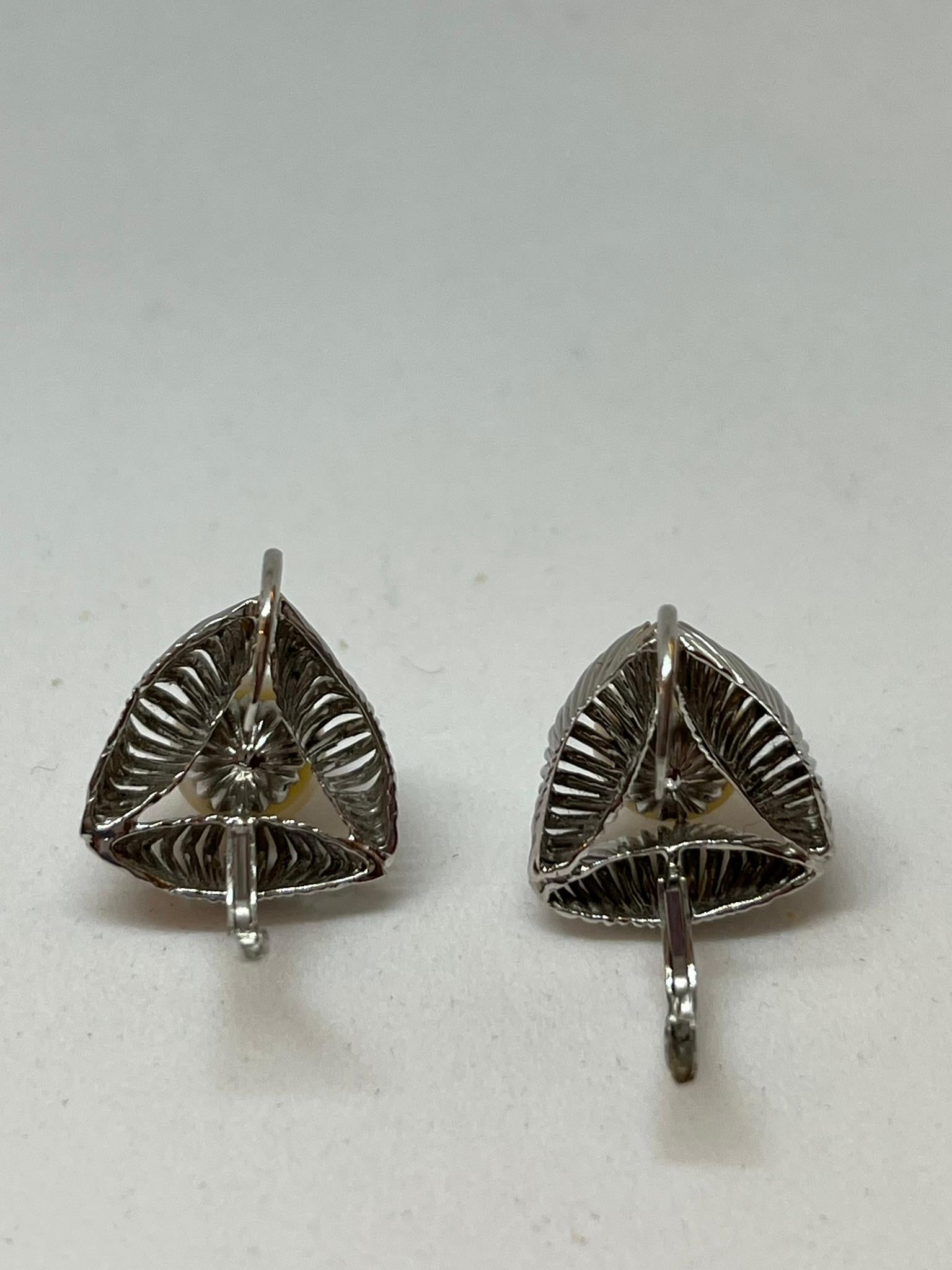 Boucles d'oreilles en or blanc 18 carats avec perles d'Akoya Excellent état - En vente à Abano Terme, IT