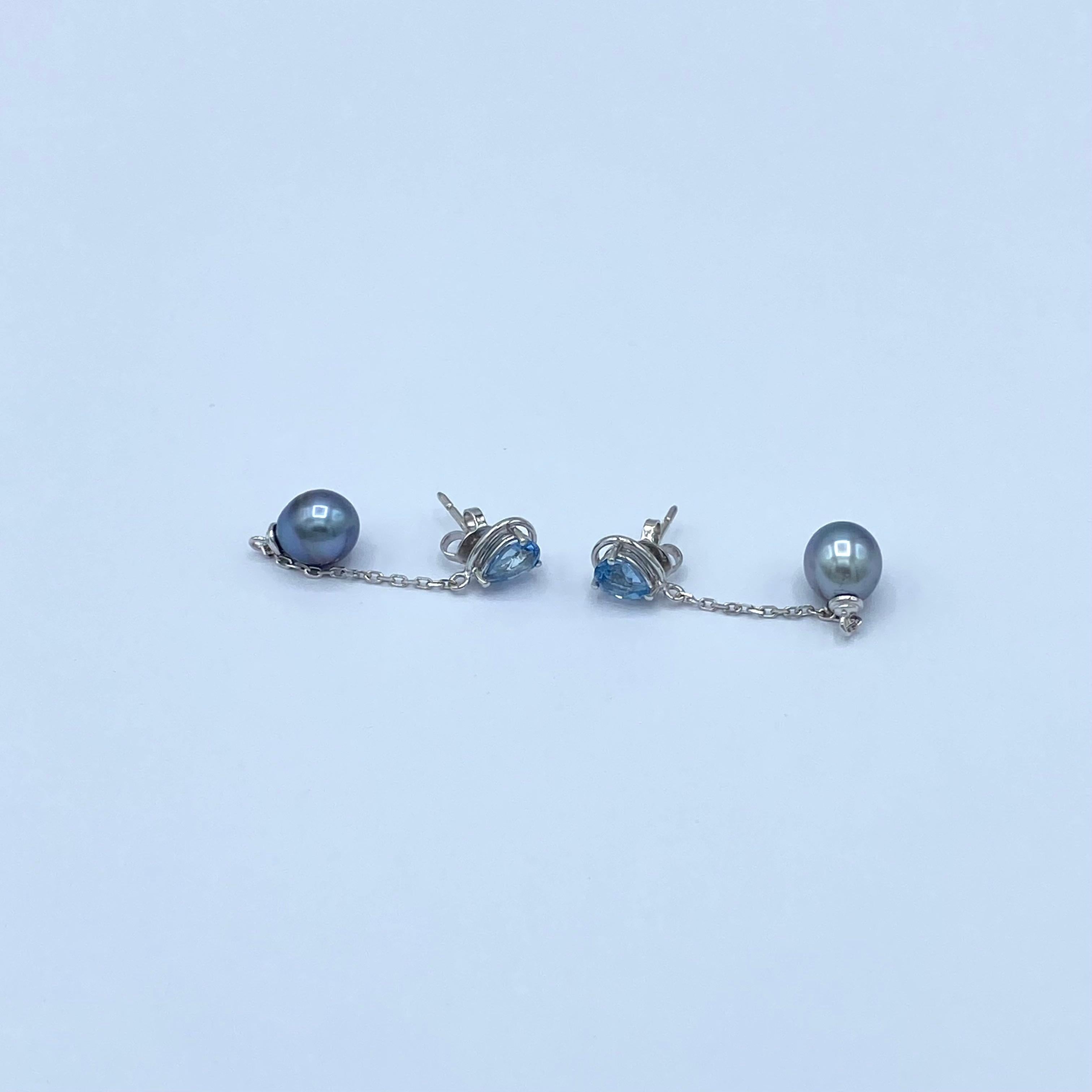 Orecchini in oro bianco 18Kt con gocce di acquamarina e perle dei Mari del Sud in vendita 1