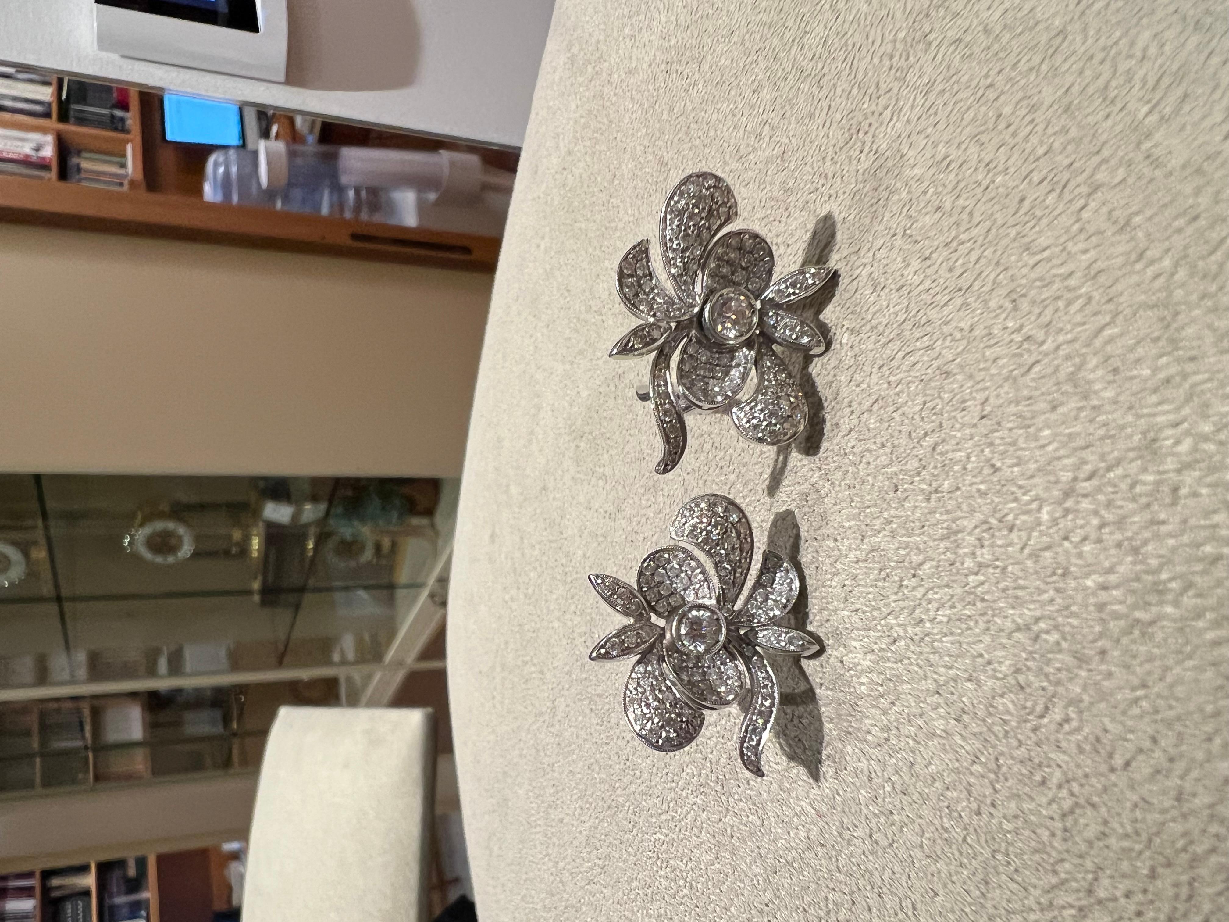 White gold diamond lobe earrings  floral shaped For Sale 1