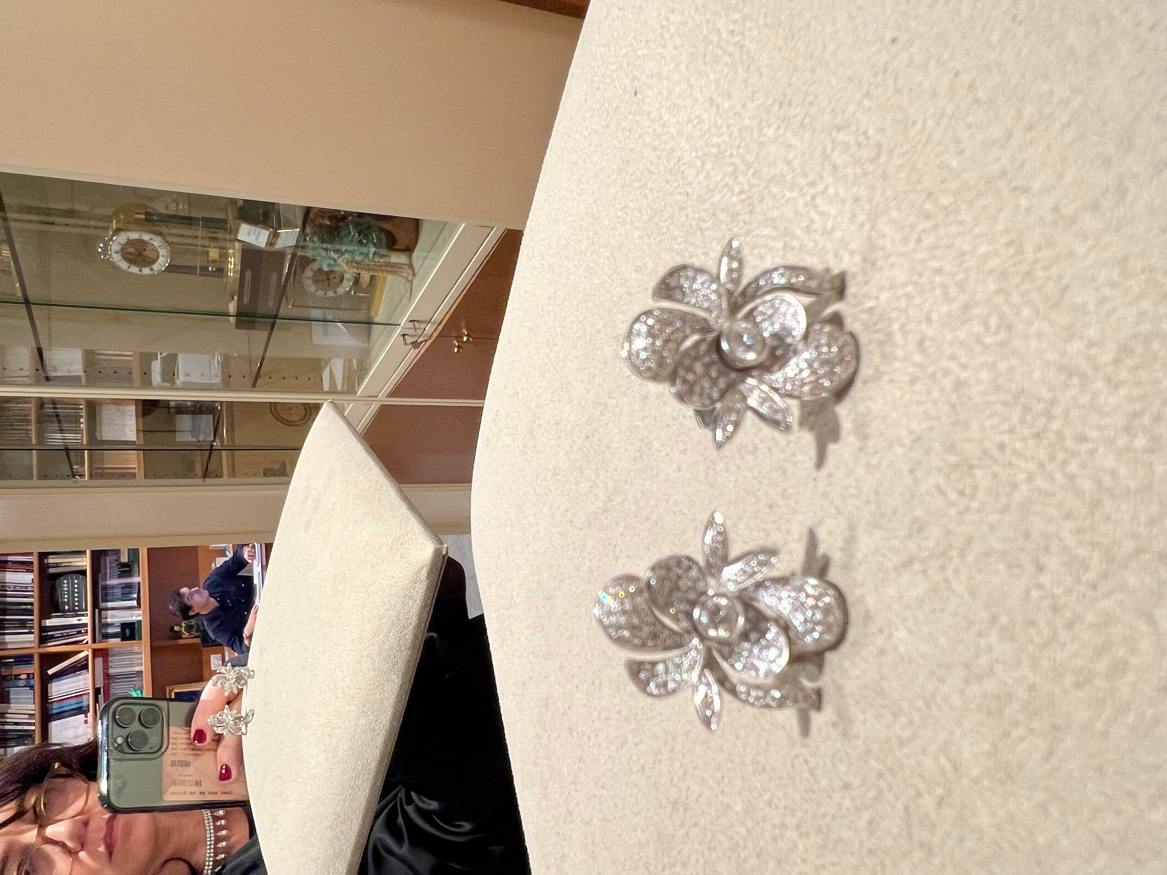 White gold diamond lobe earrings  floral shaped For Sale 2