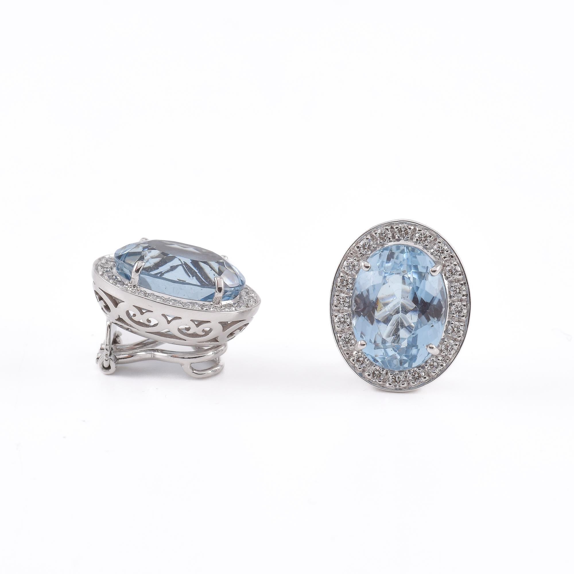 Donna Orecchini in oro bianco con Diamanti e Topazi in vendita