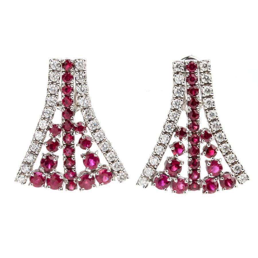 Women's or Men's Gold earrings with rubies and diamonds For Sale