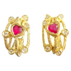 18 kt yellow gold earrings with diamonds and rubies heart Sacchi Gioielli