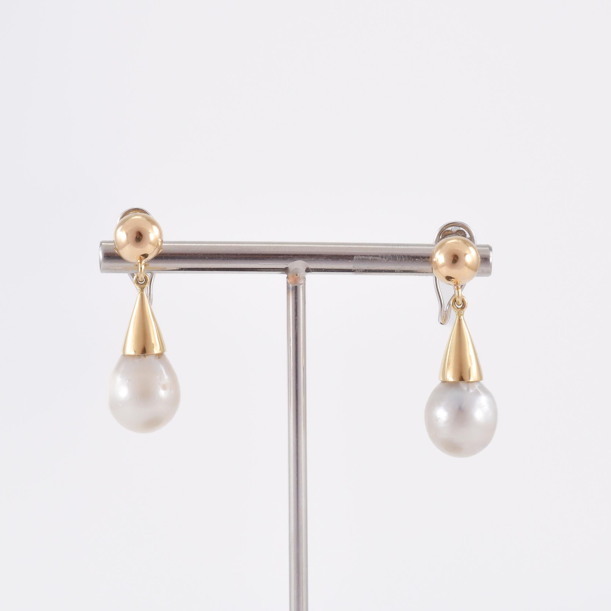 Orecchini in oro giallo con due perle Australiane in vendita 4