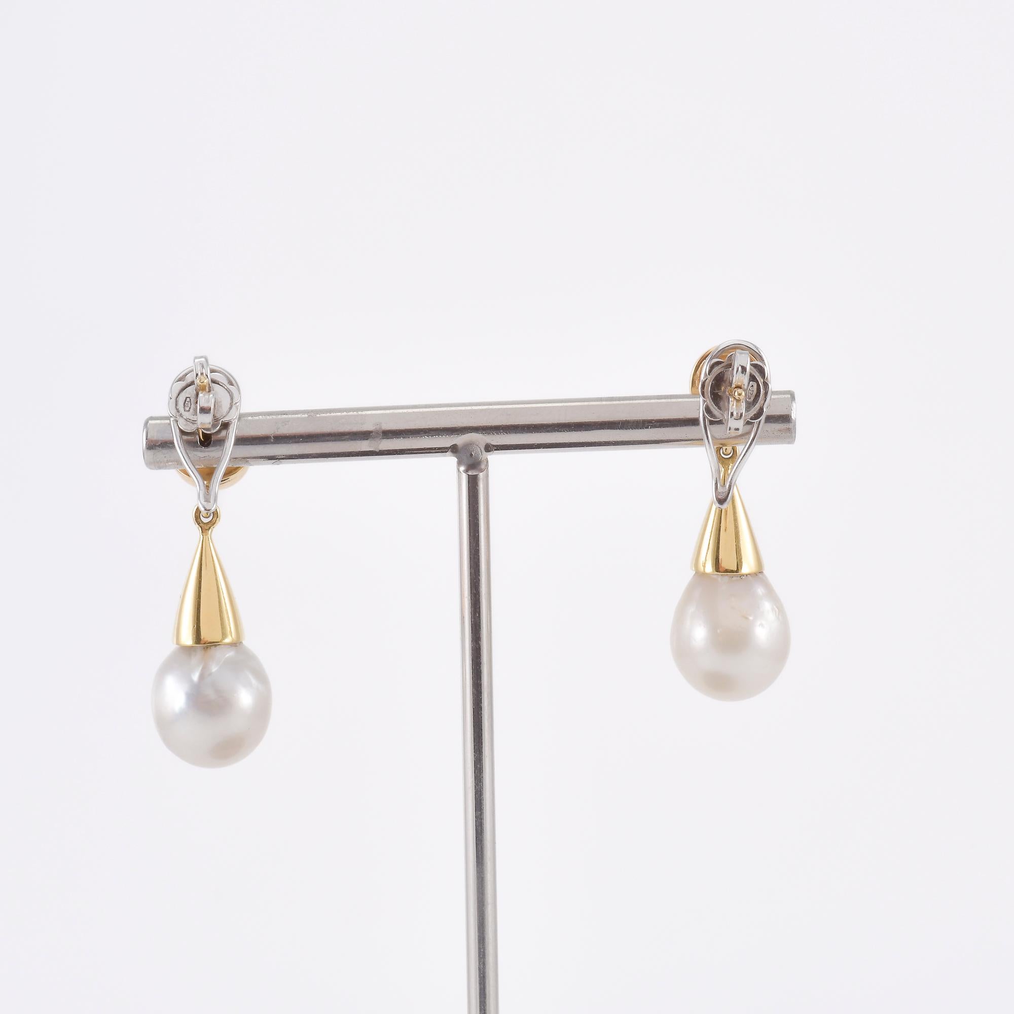 Orecchini in oro giallo con due perle Australiane in vendita 5