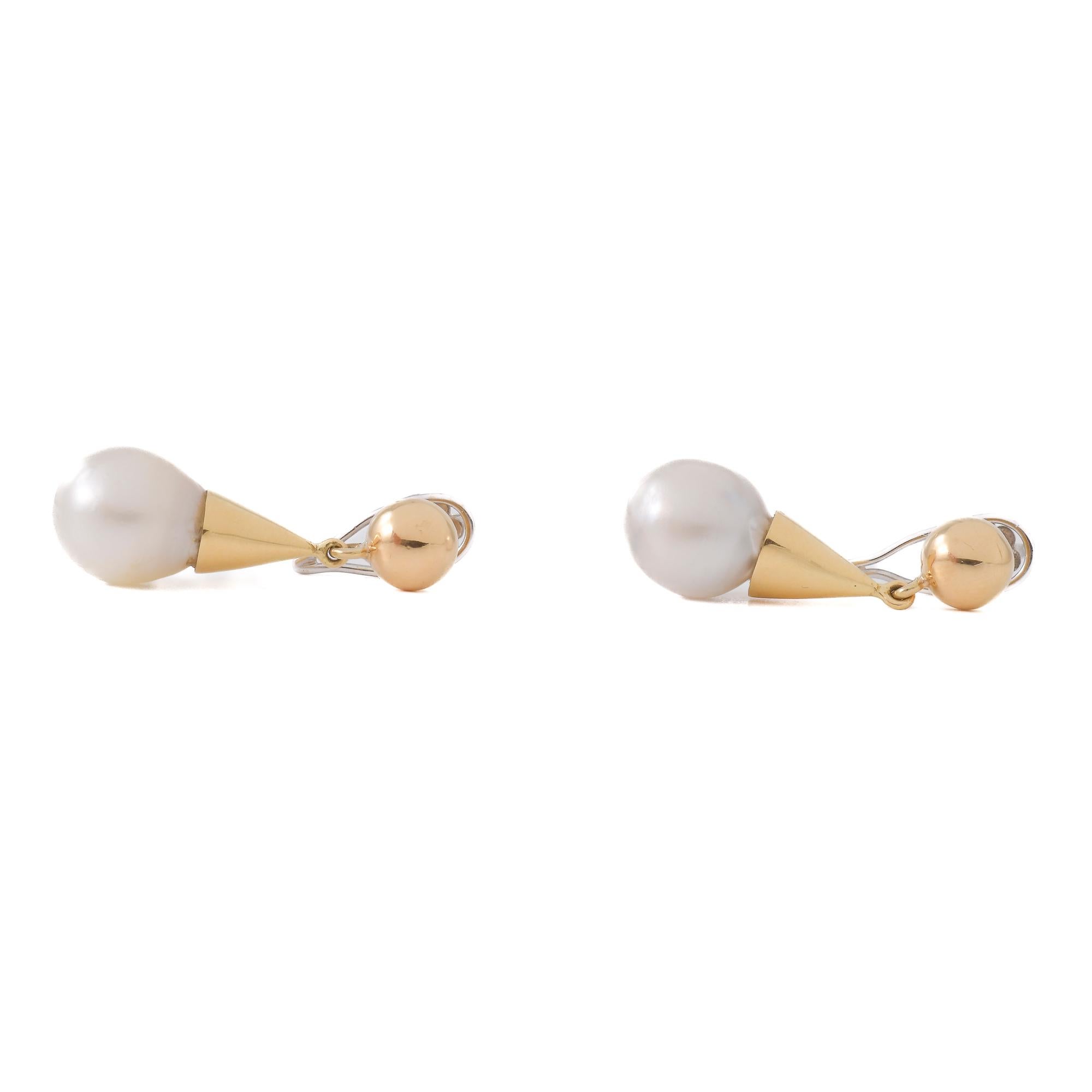Orecchini in oro giallo con due perle Australiane in vendita 1