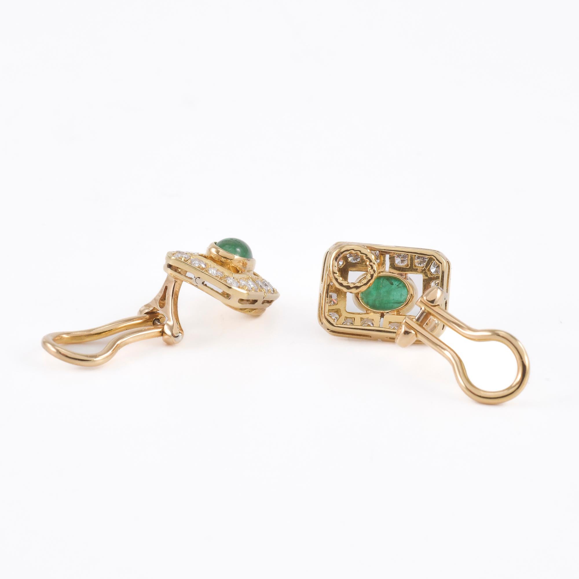 Boucles d'oreilles en or jaune et blanc avec diamants et émeraudes en vente 6