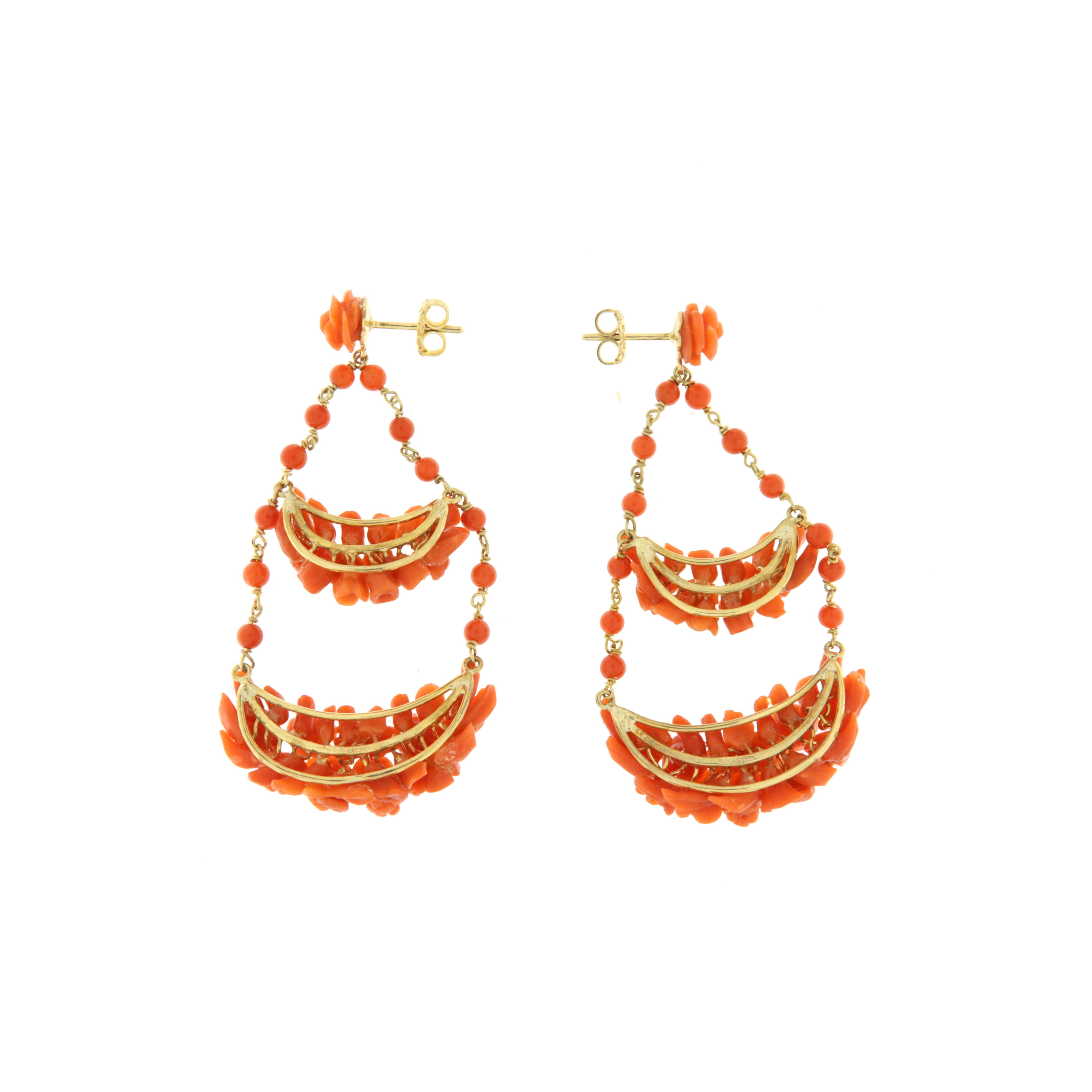 Artisan Yellow gold pendant chandelier earrings with coral flowers For Sale