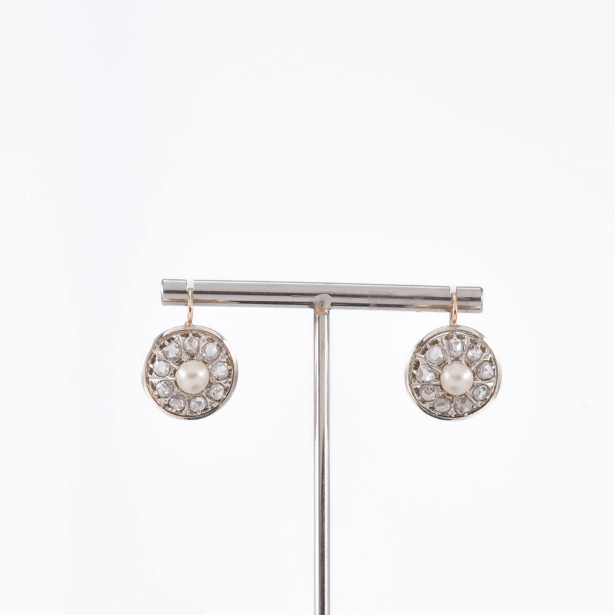 Boucles d'oreilles en or rose et argent avec perles et diamants anciens taillés en rose c en vente 6