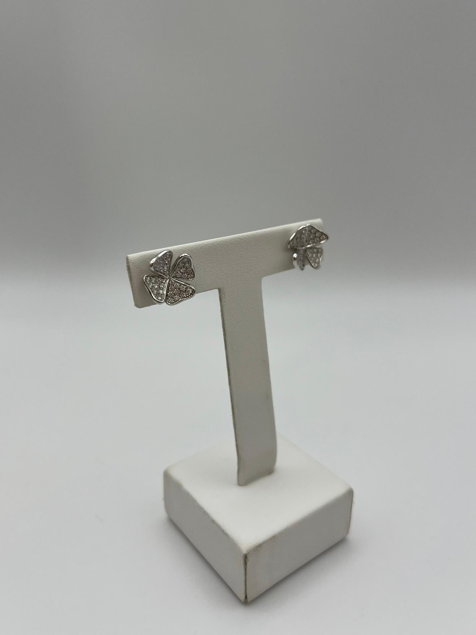 Taglio brillante Orecchini LeoPizzo a quadrifoglio in oro bianco 18 kt. e diamanti bianchi in vendita