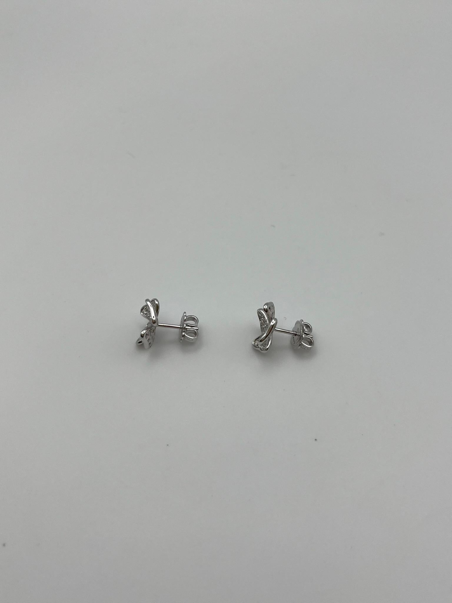 Orecchini LeoPizzo a quadrifoglio in oro bianco 18 kt. e diamanti bianchi in vendita 1