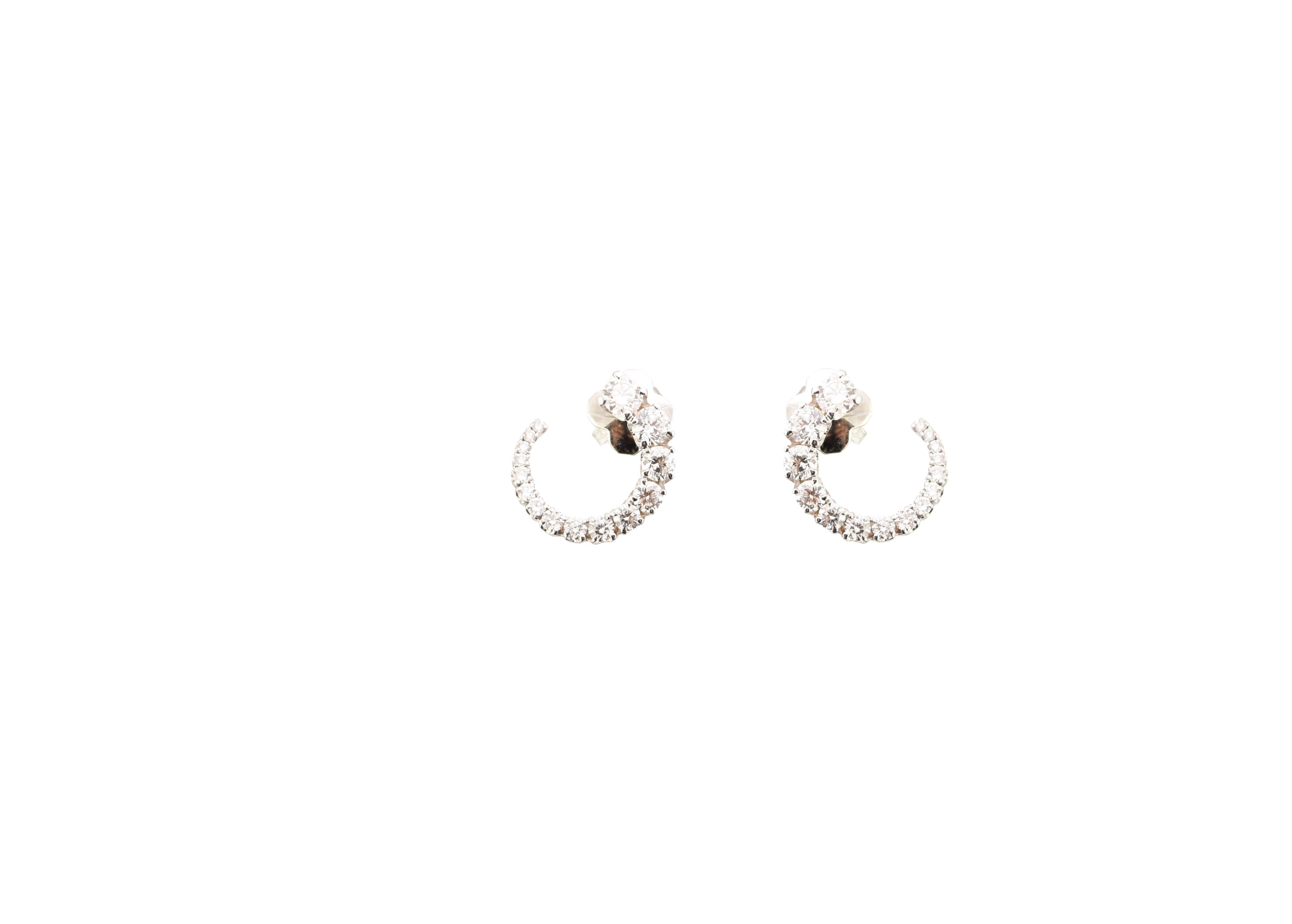 Brilliant Cut Luce earrings in white gold and brilliant-cut diamonds For Sale
