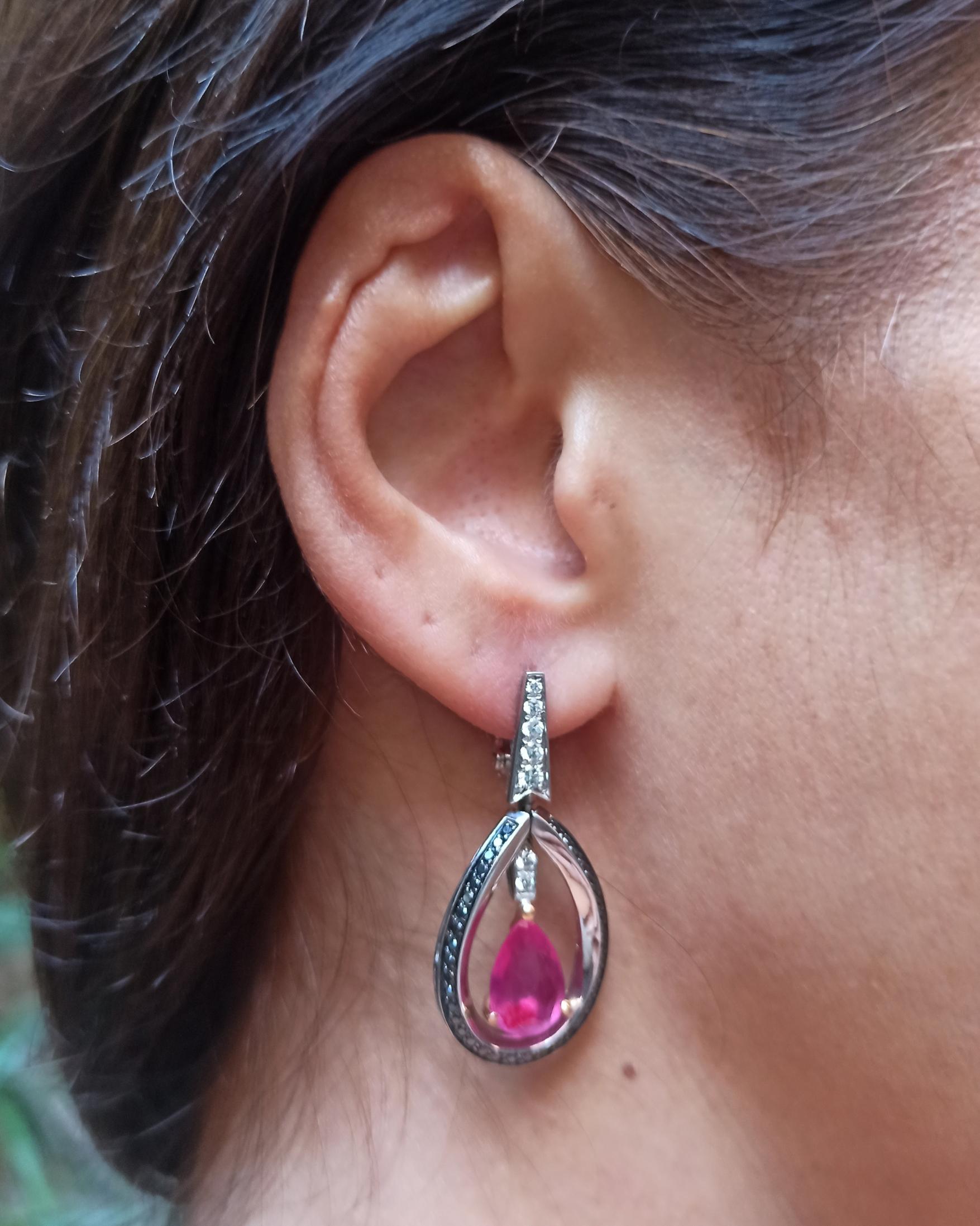 Orecchini Oro 18Kt Diamanti Neri e Bianchi Grande Rubino a Goccia in vendita 2