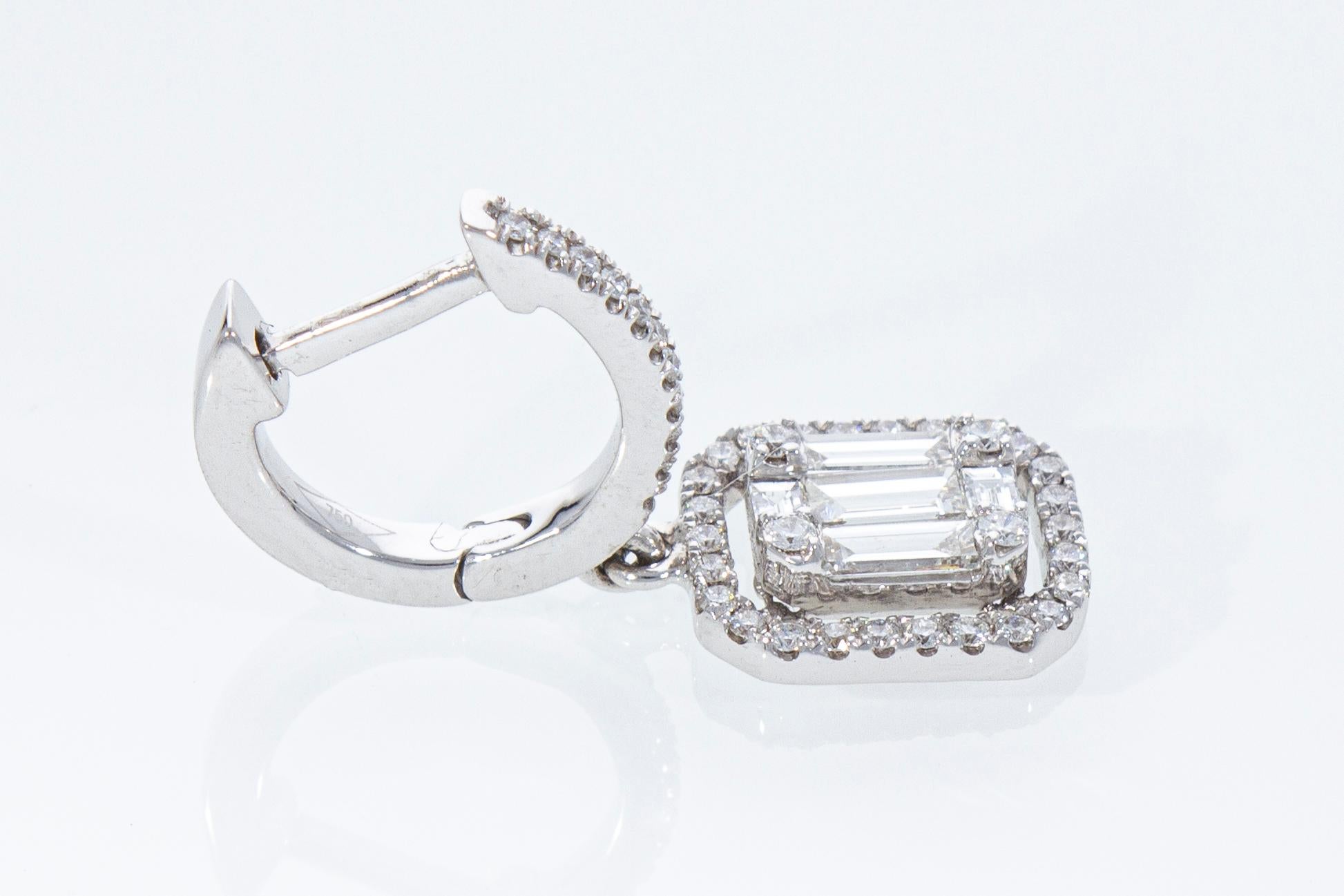 Boucles d'oreilles pendantes avec diamants taille baguette. Or 18 Kt. Fabriqué en Italie. en vente 5
