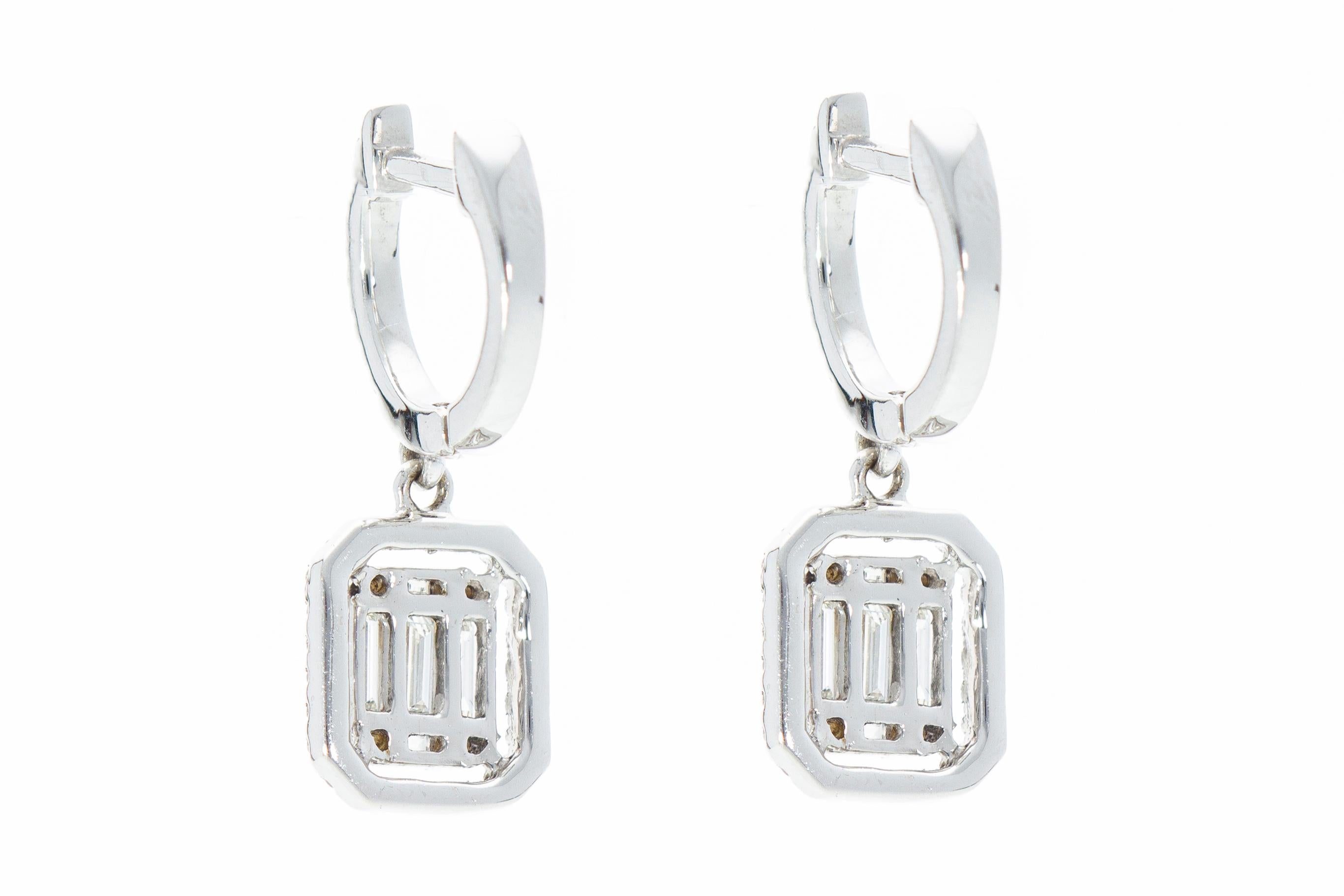 Women's Pendant Earrings with Baguette Cut Diamonds. 18 kt gold. Fatti in Italia. For Sale