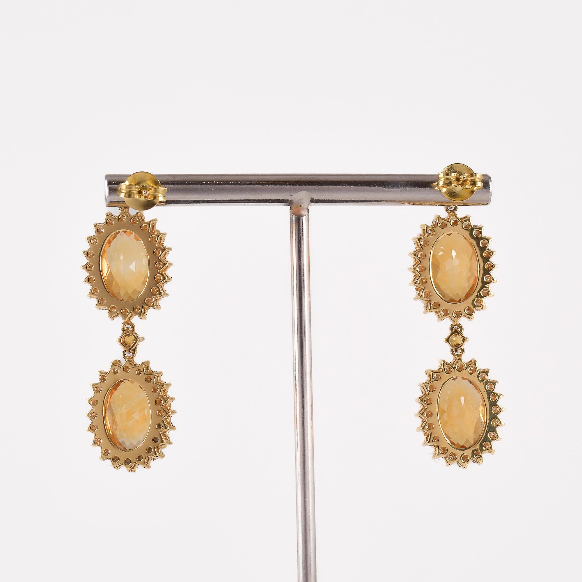 ANALISI GEMMOLOGICA
Paio di orecchini in oro giallo 18k - 750/1000, marcati 