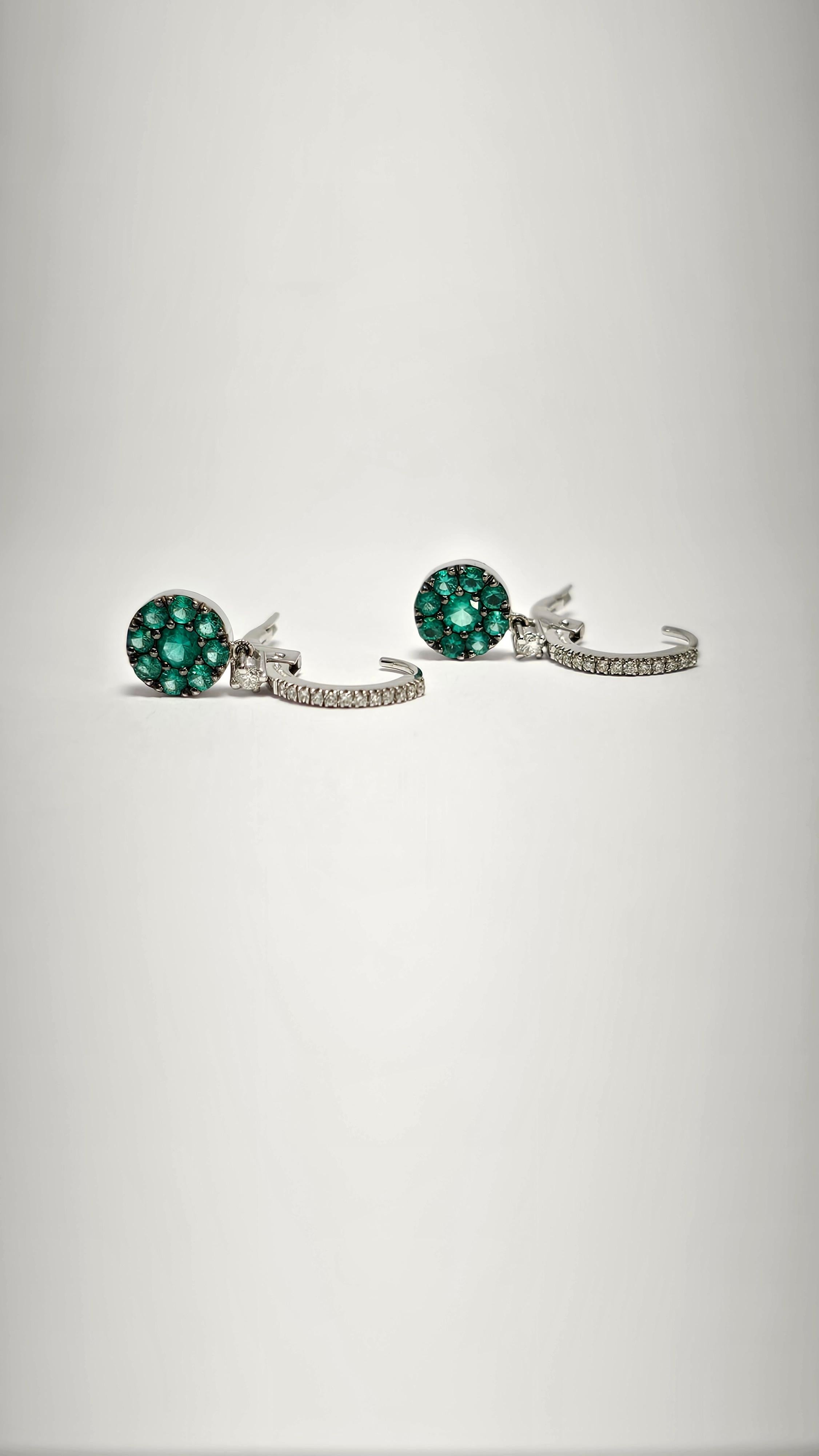 Contemporary Pendant Earrings with Emeralds and Diamonds in White Gold For Sale