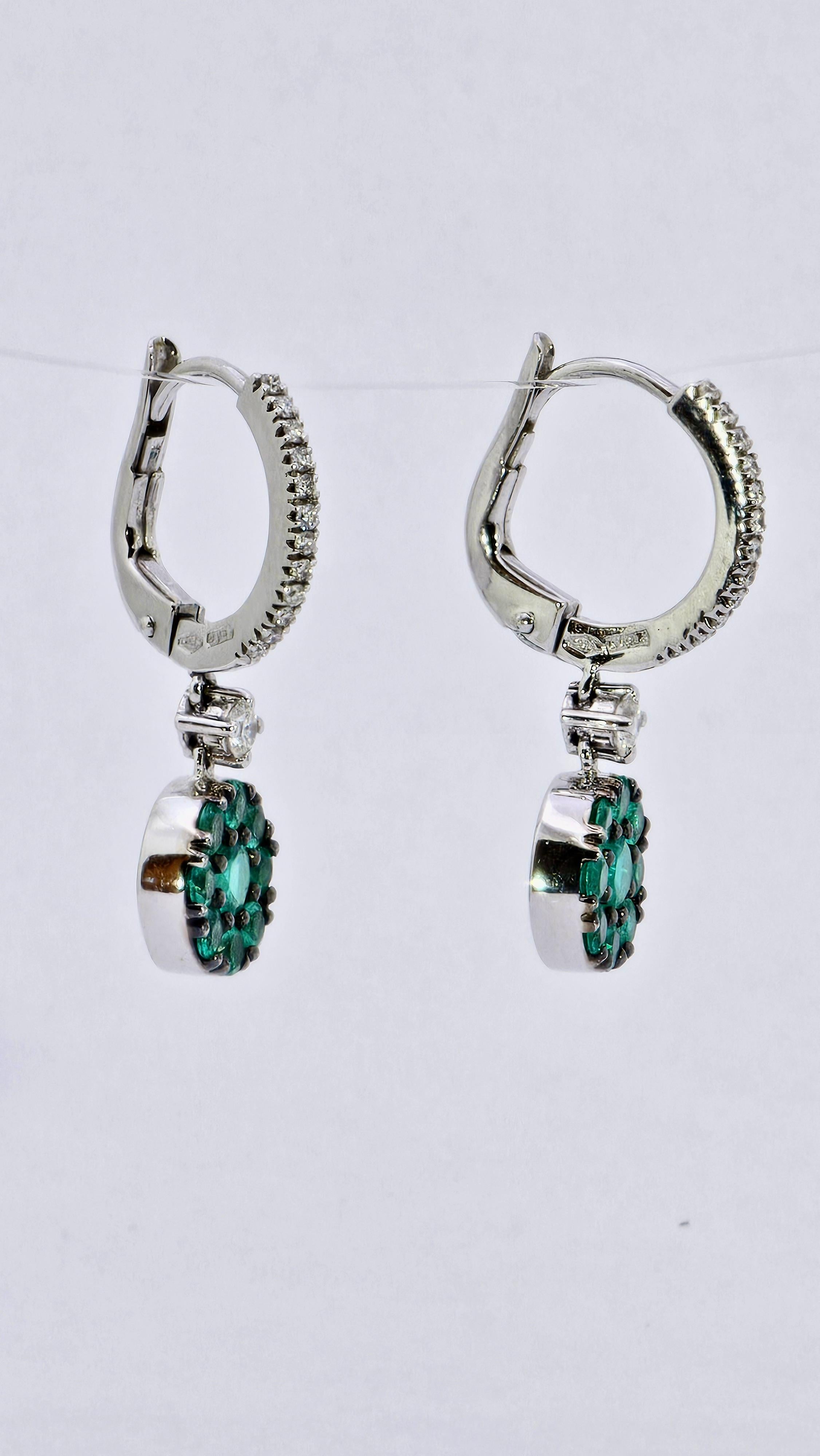 Pendant Earrings with Emeralds and Diamonds in White Gold In New Condition For Sale In Cattolica, IT