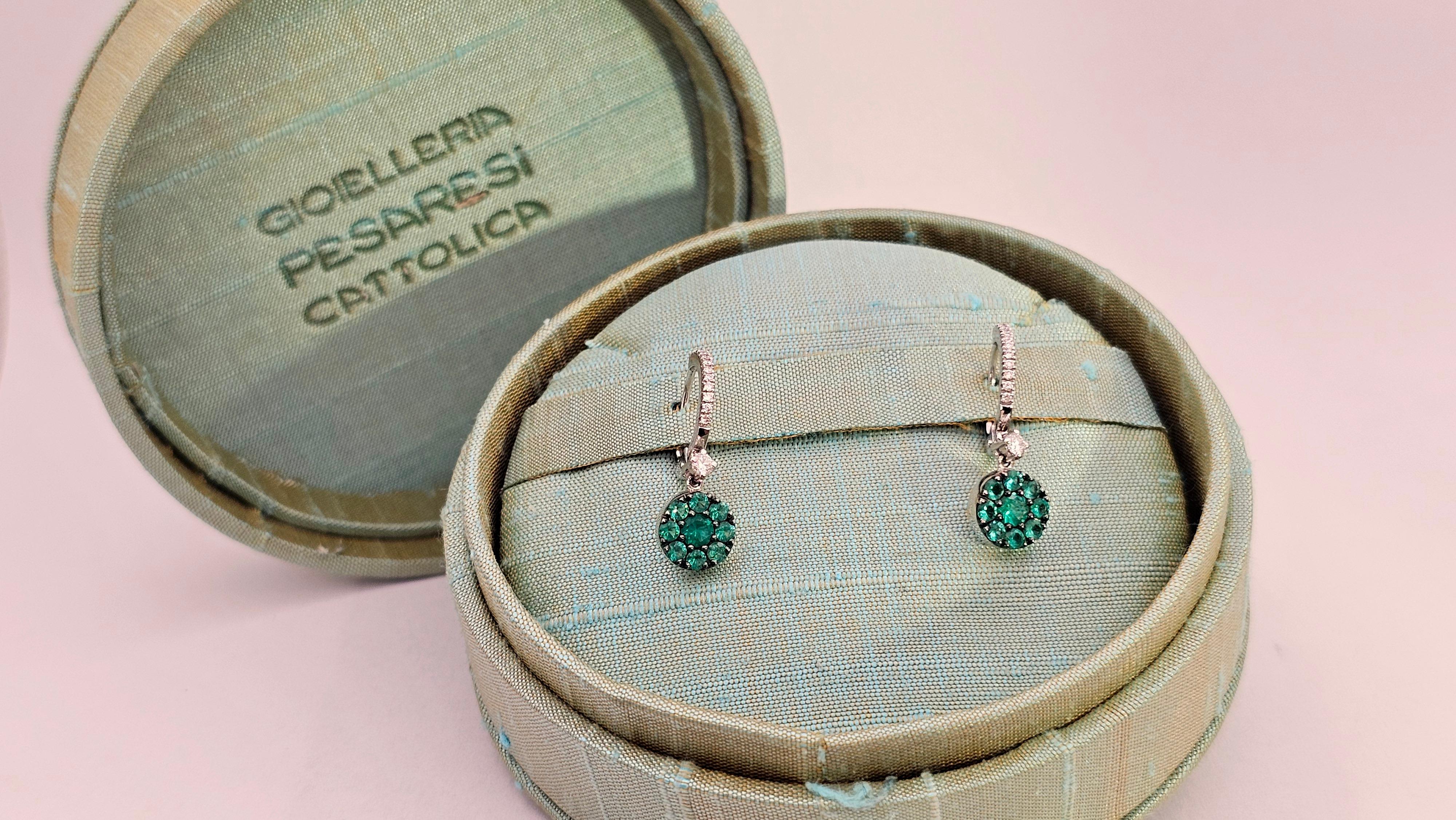 Pendant Earrings with Emeralds and Diamonds in White Gold For Sale 1