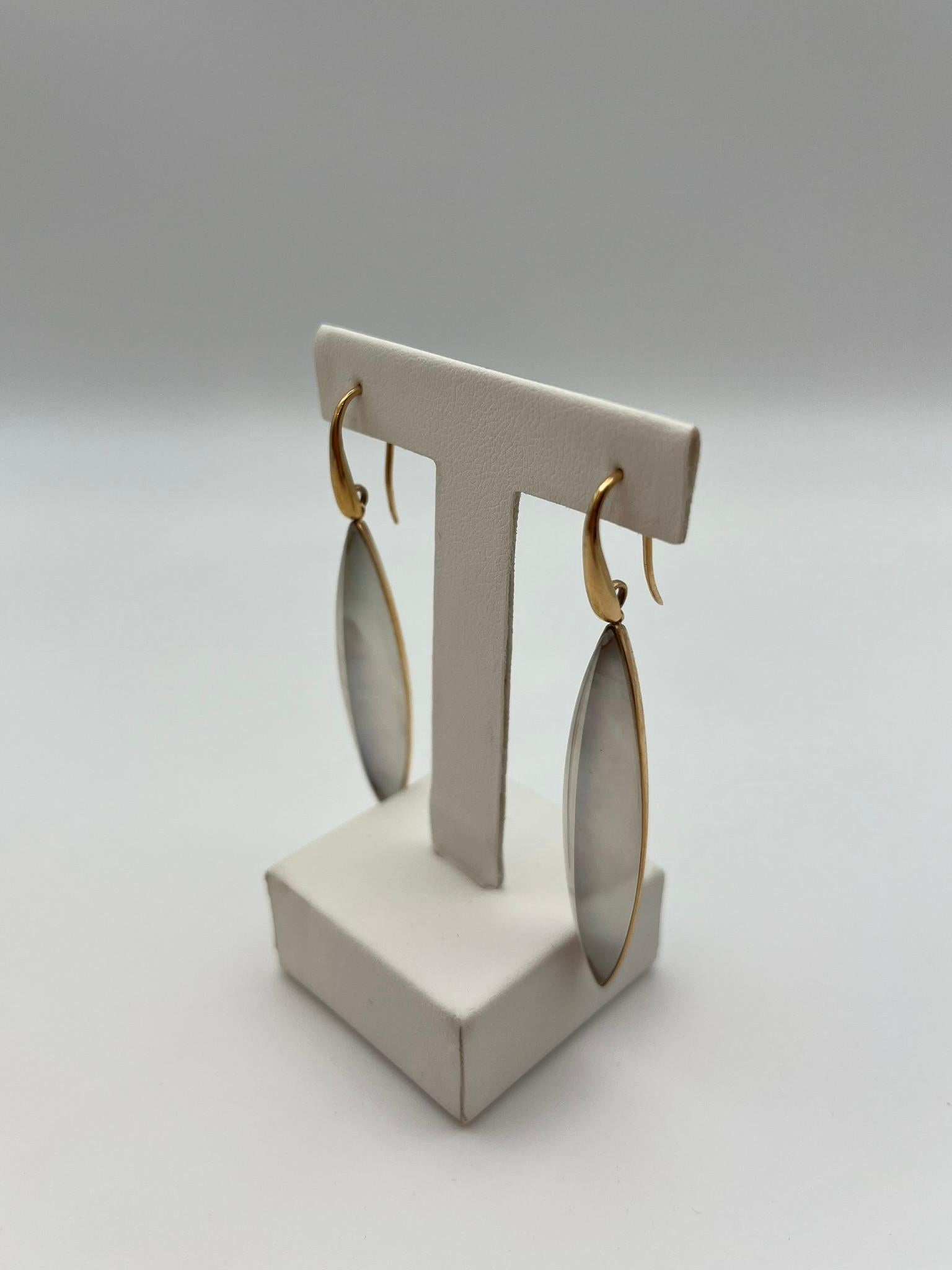 Moderno Orecchini pendenti Fidia Gioielli Firenze in oro rosa 18 kt. e madreperla in vendita