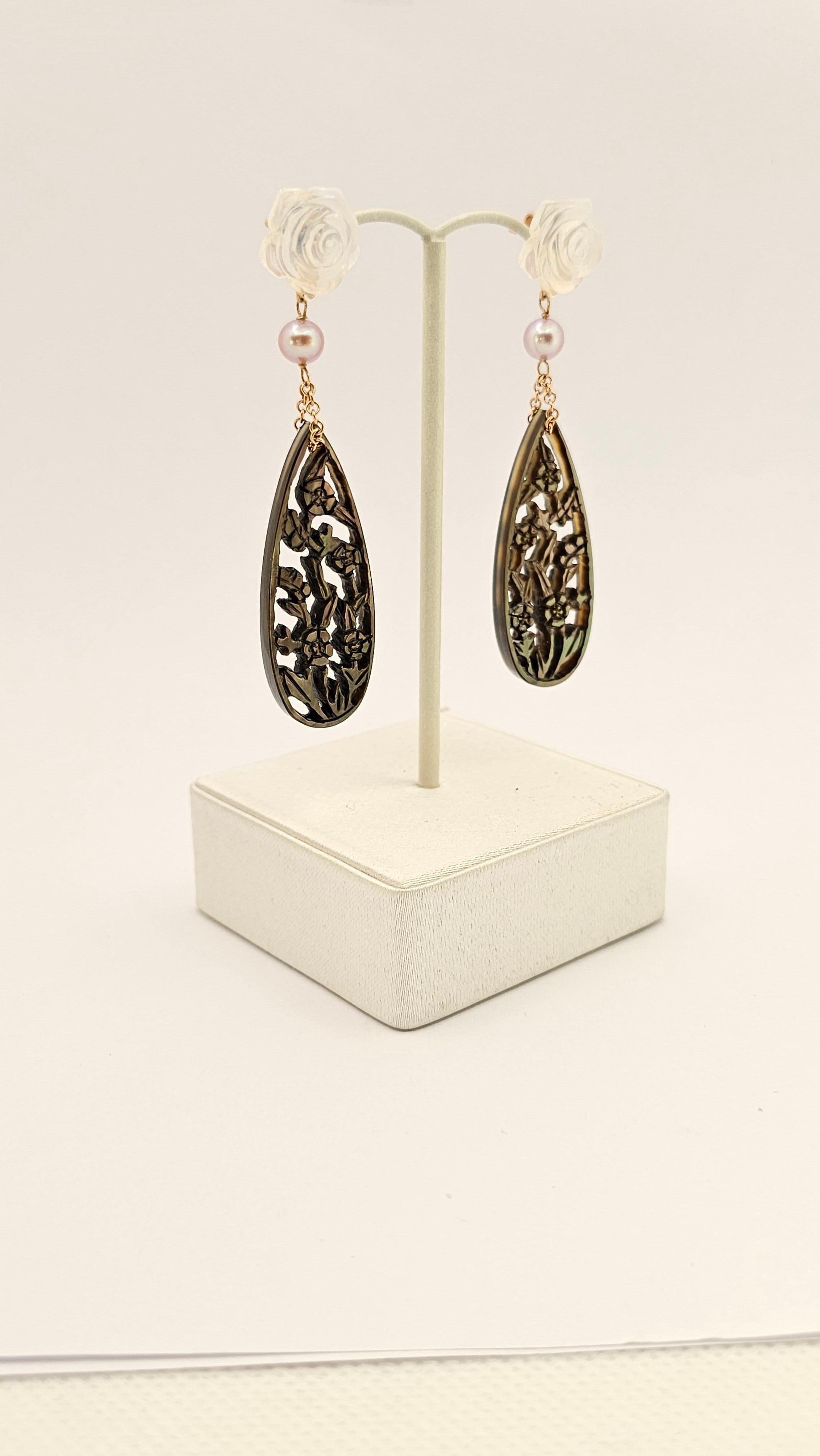 Dark Mother of Pearl, Quartz and Pearl Earrings in 18Kt Gold For Sale 1