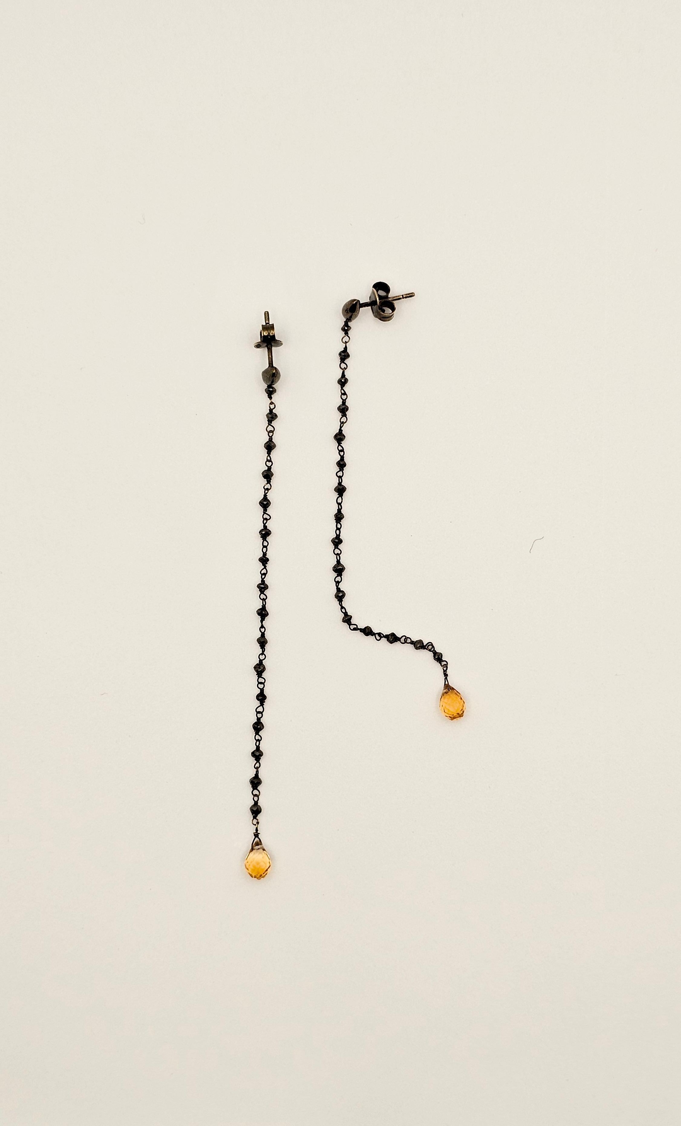 18kt Gold, Black Diamonds and Topaz Dangling Earrings In New Condition For Sale In Cattolica, IT