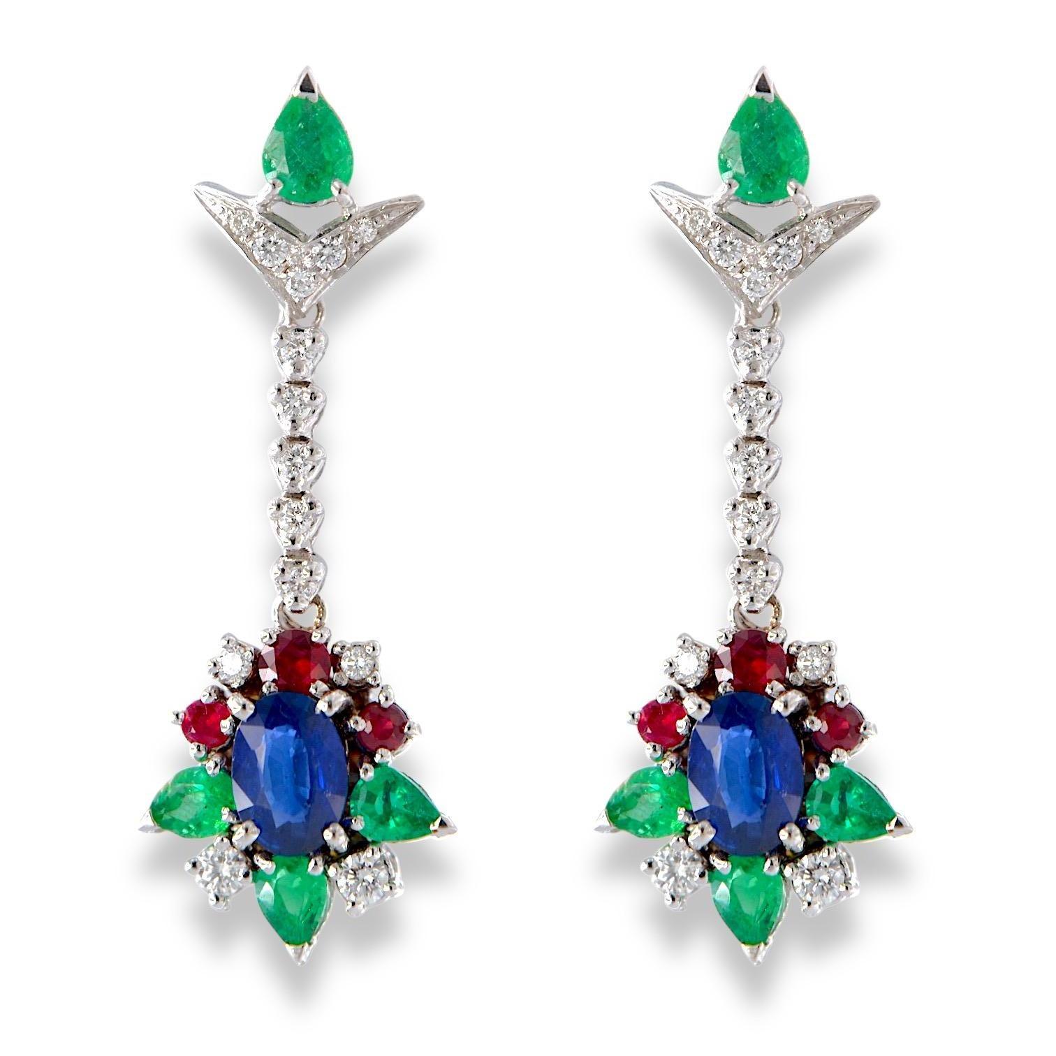 18kt white gold dangle earrings with sapphires, emeralds, rubies and diamonds: a celebration of precious colors

These 18kt white gold pendant earrings, made entirely by hand, are a masterpiece of elegance and craftsmanship. The design, inspired by