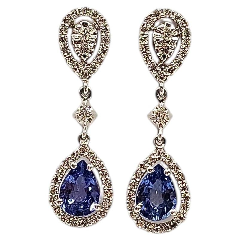 Pendientes Colgantes de Oro Blanco 18Kt, Zafiro Azul talla gota, Diamante.