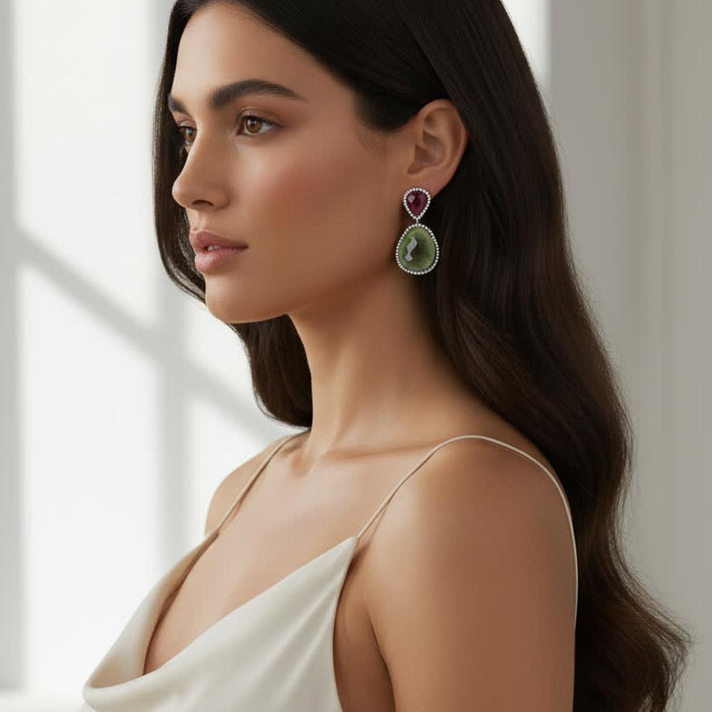 Pendants d'oreilles en or blanc  avec diamants et saphir Roots en vente 2