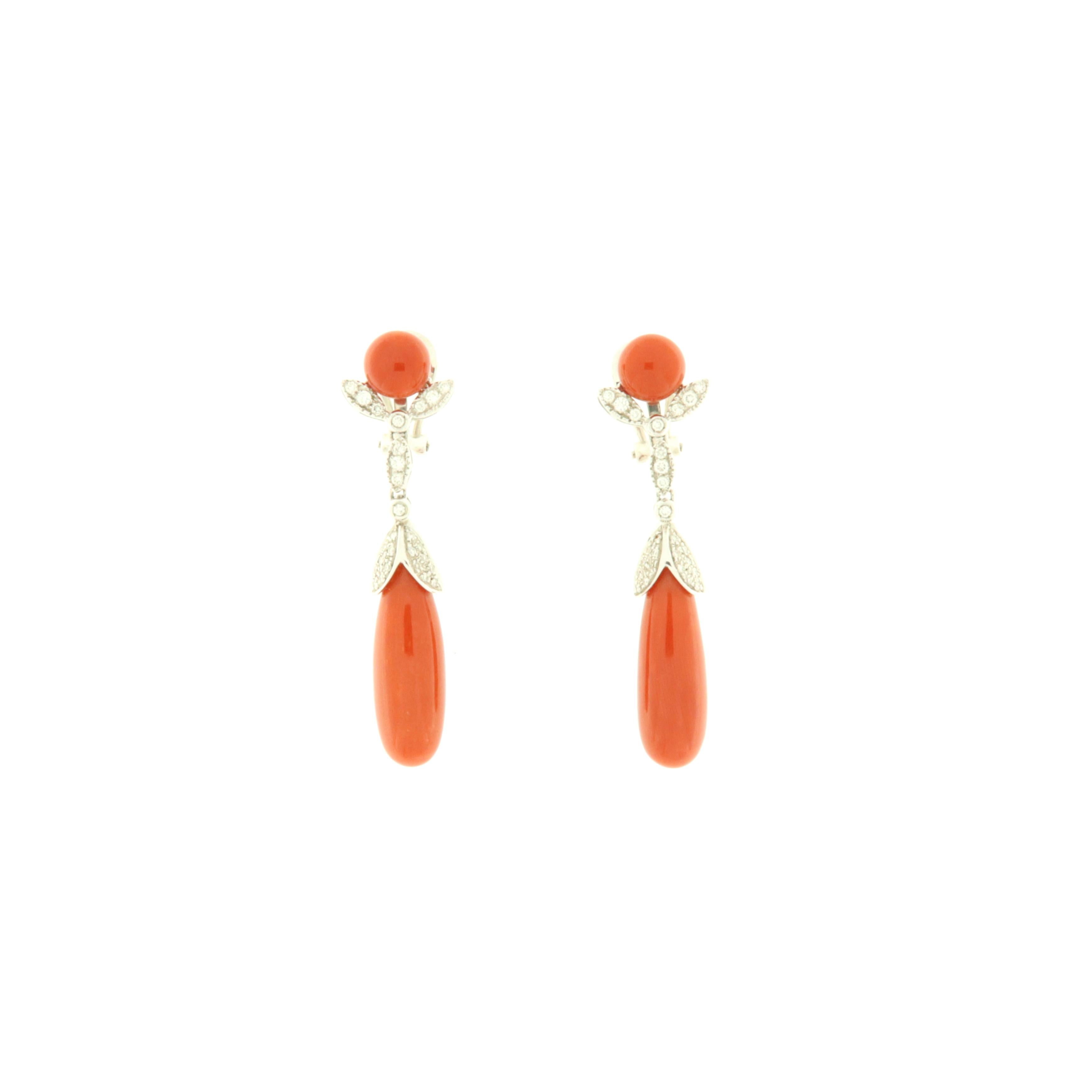 Round Cut White gold pendant earrings with brilliants and red Mediterranean corals For Sale