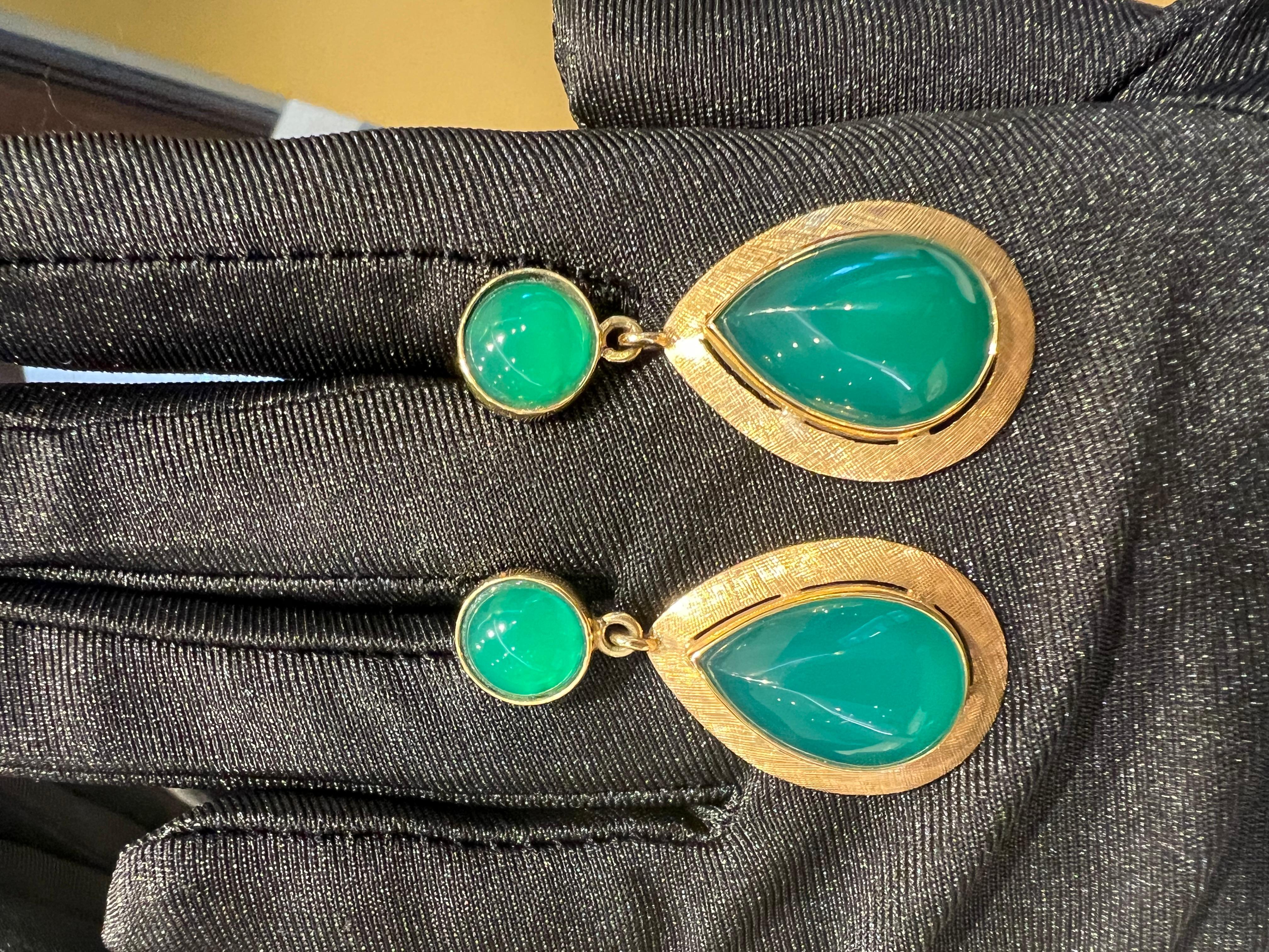 Yellow gold pendant earrings with cabochon of  Green Agate In Excellent Condition For Sale In Bologna, IT
