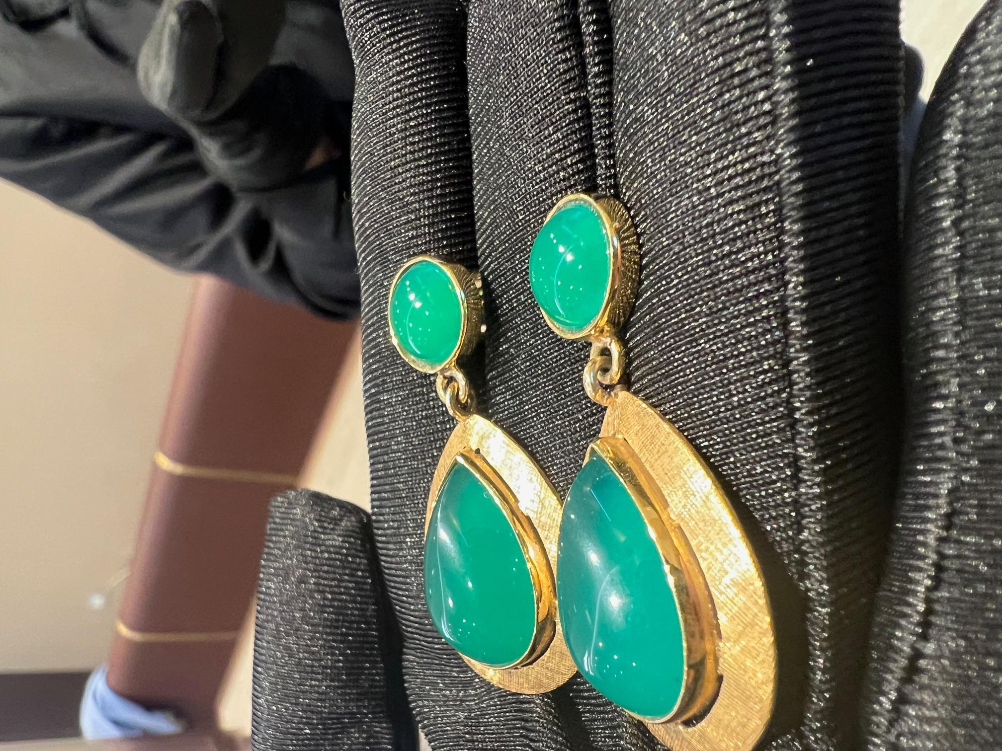Women's Yellow gold pendant earrings with cabochon of  Green Agate For Sale