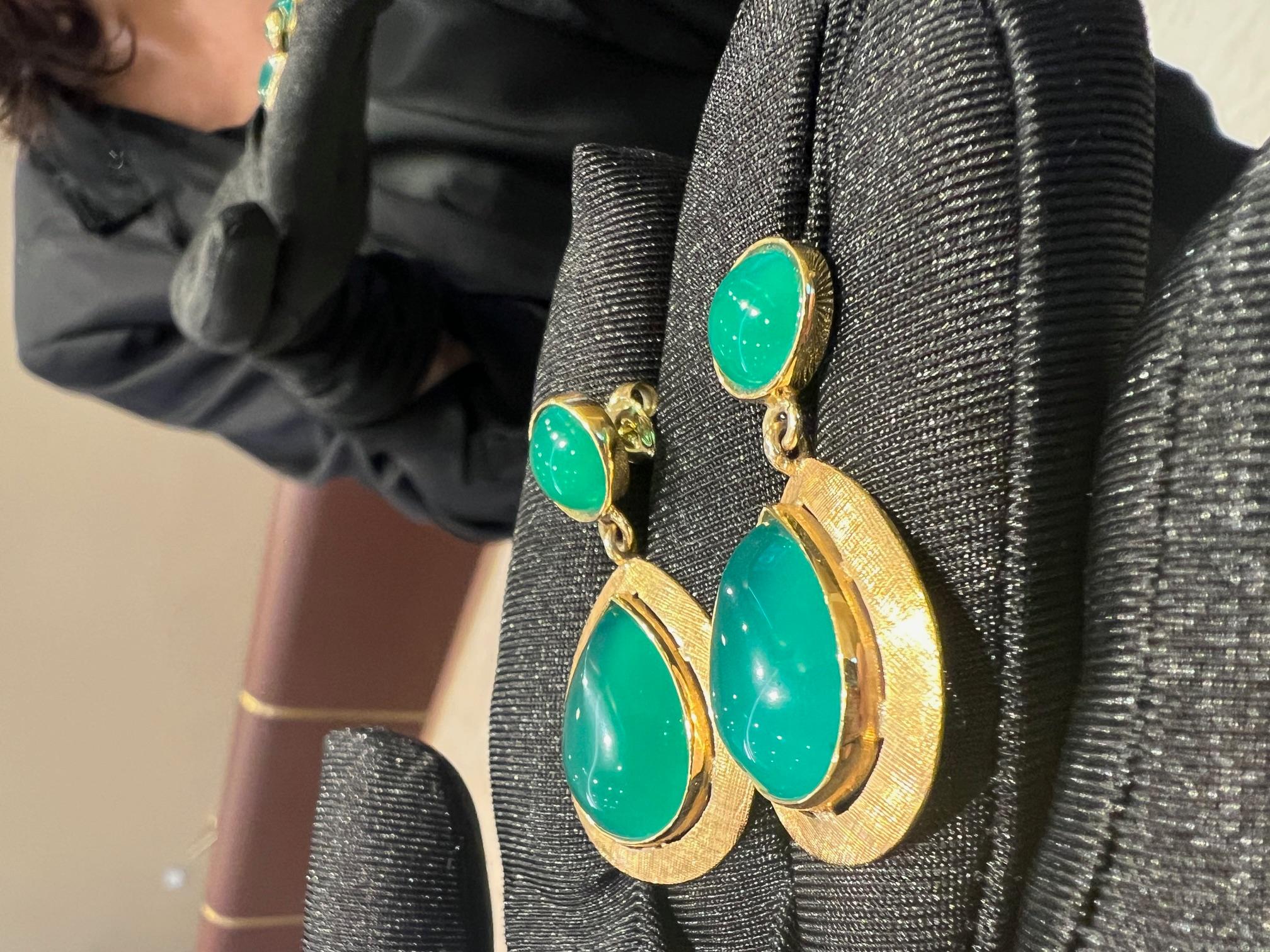 Yellow gold pendant earrings with cabochon of  Green Agate For Sale 1