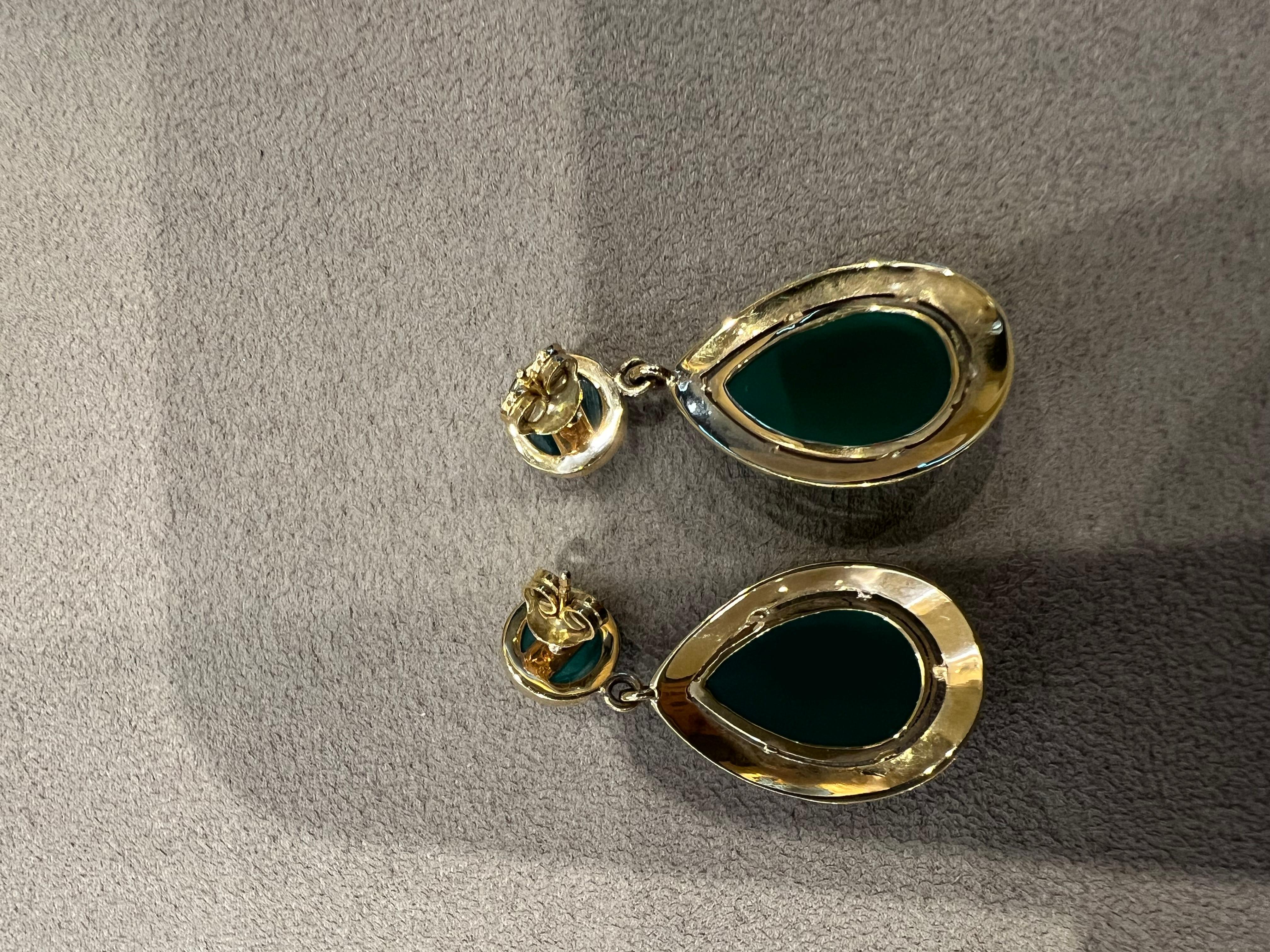 Yellow gold pendant earrings with cabochon of  Green Agate For Sale 2