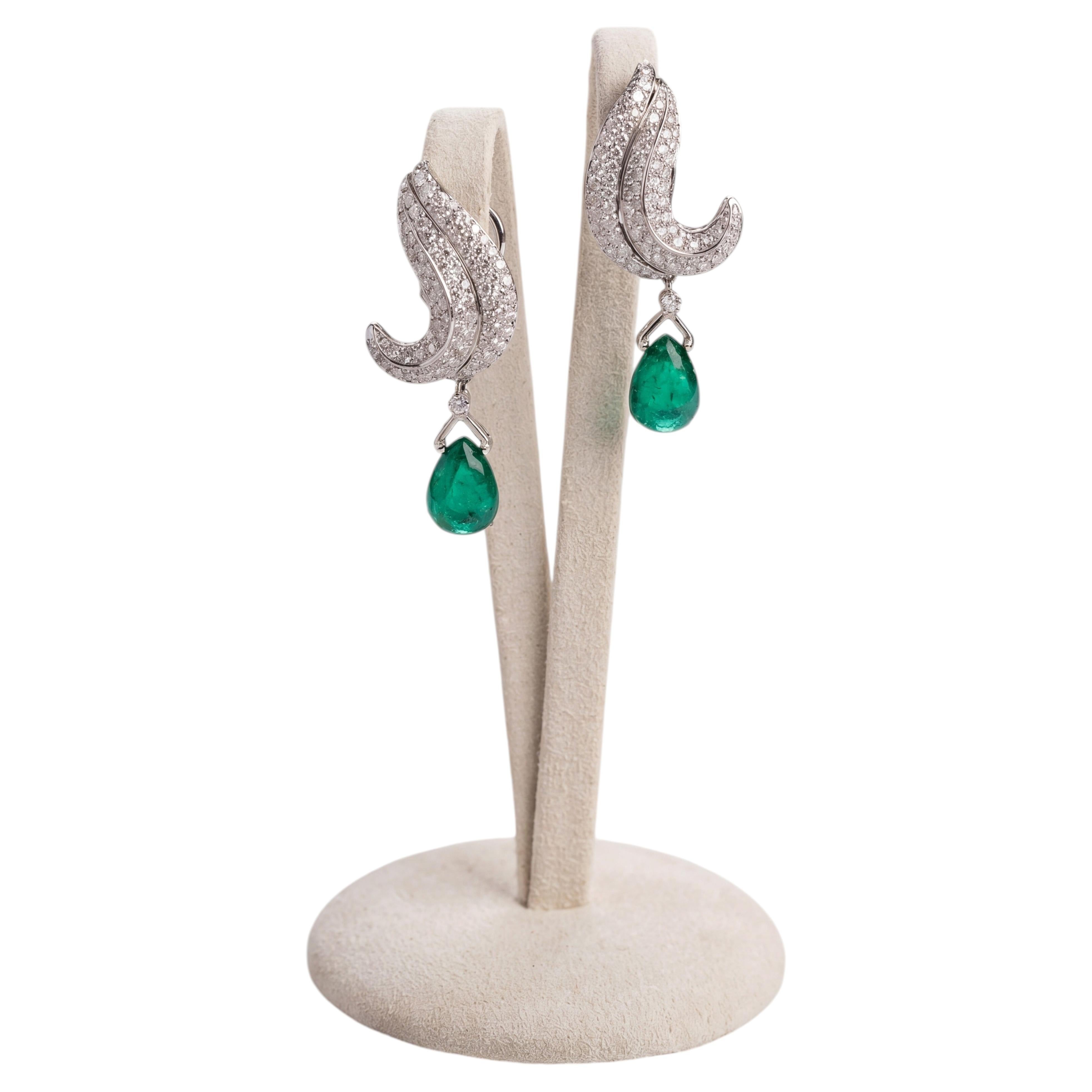 Orecchini Smeraldi Cabochon e Diamanti Oro bianco 18Kt in vendita