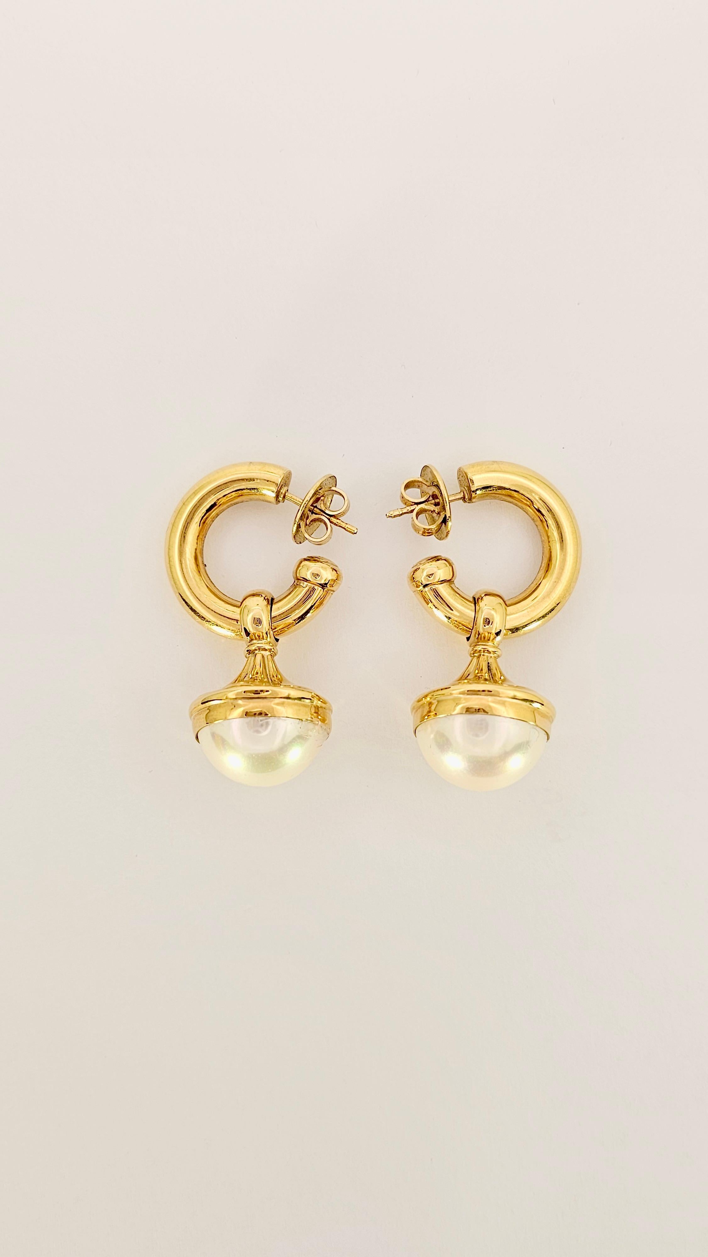 Vintage Yellow Gold and Mabé Pearl Hoop Pendant Earrings For Sale 1