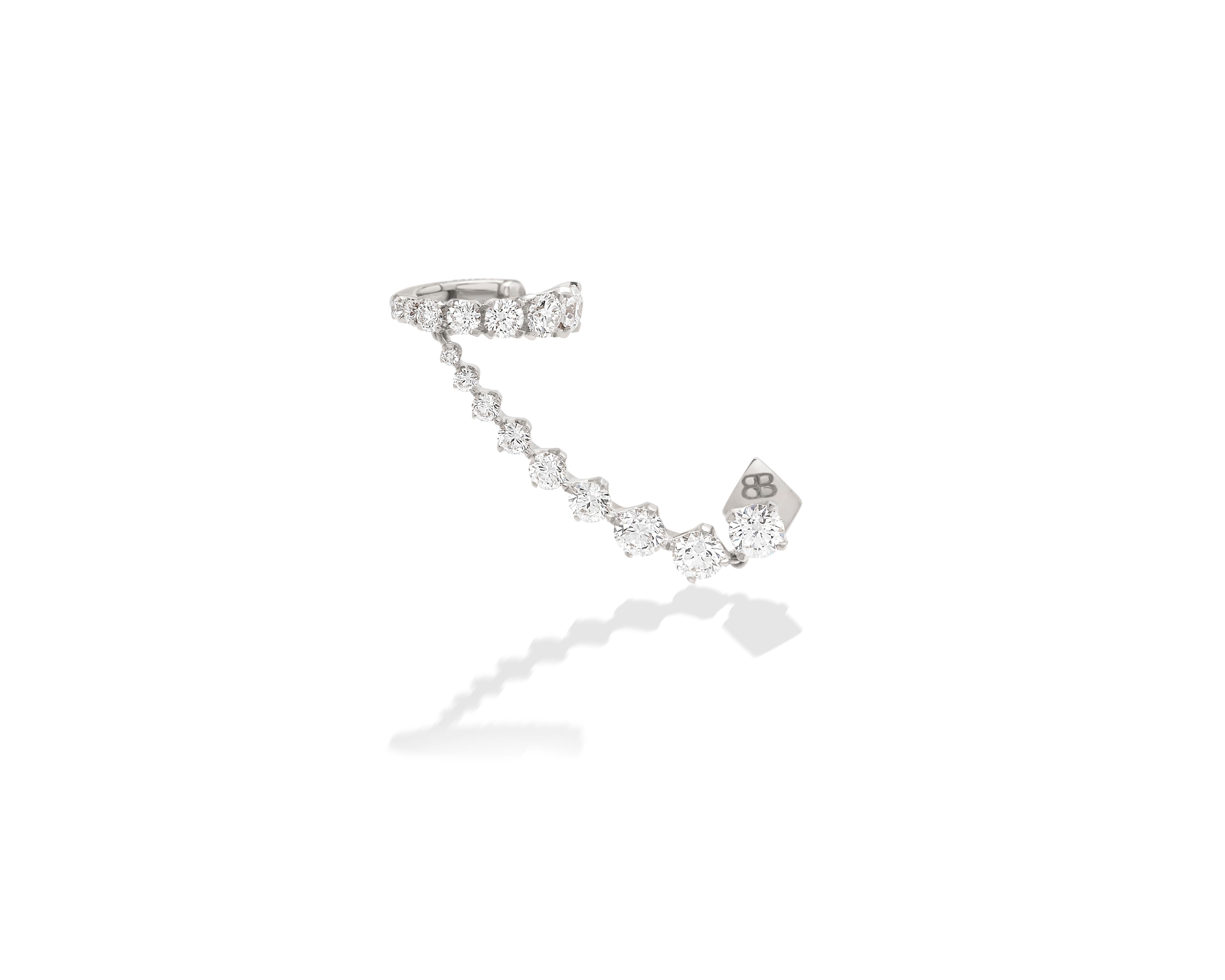 Single earring made by Busatti Milano, a historic Italian maison renowned for its innovative designs.
In the LUCE collection, purity of design meets diamond light.
LUCE reinterprets classic jewelry to give the Collection a sophisticated character