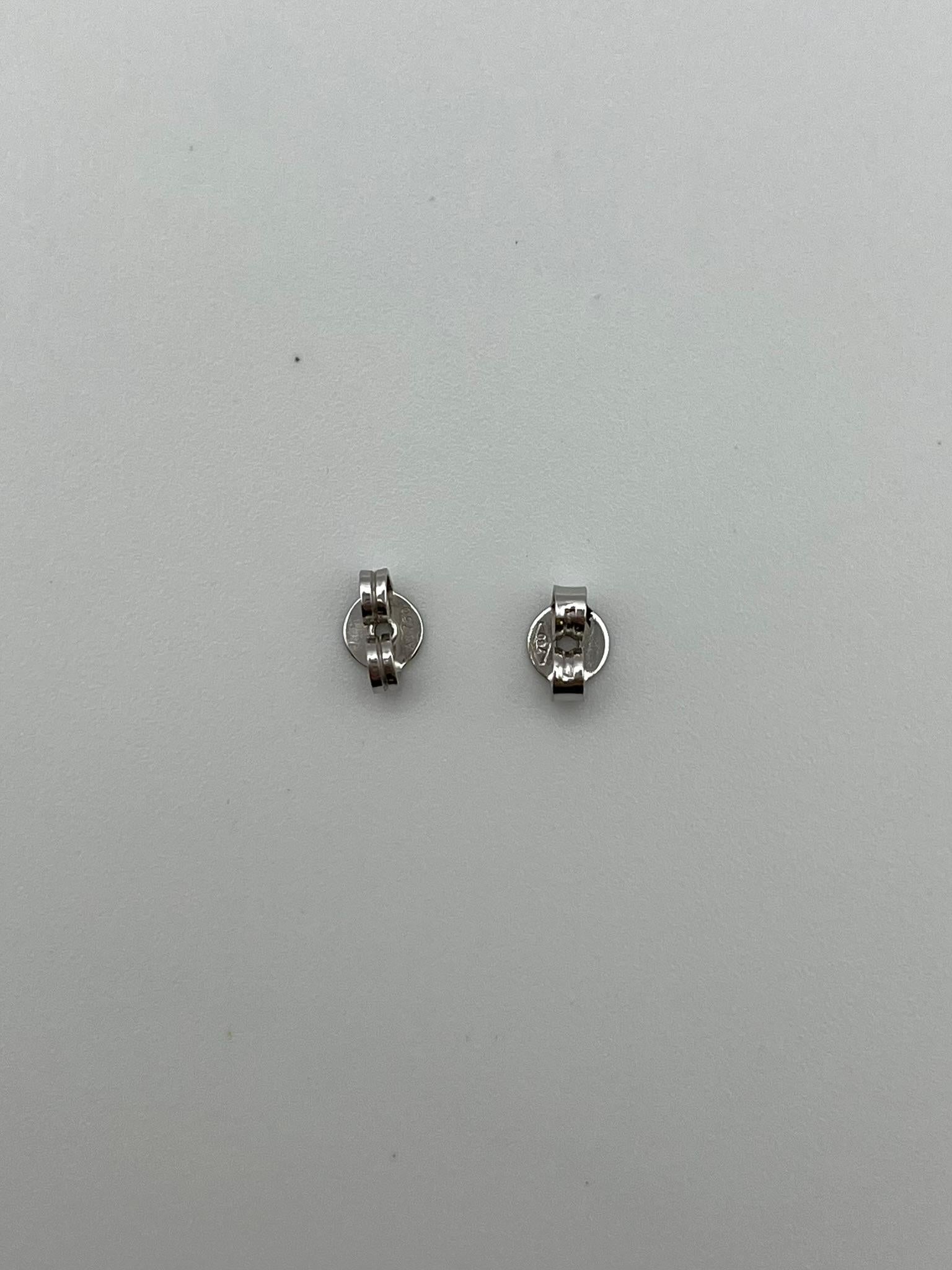 Orecchni Gucci Running G in oro bianco 18 kt. e diamanti in vendita 3
