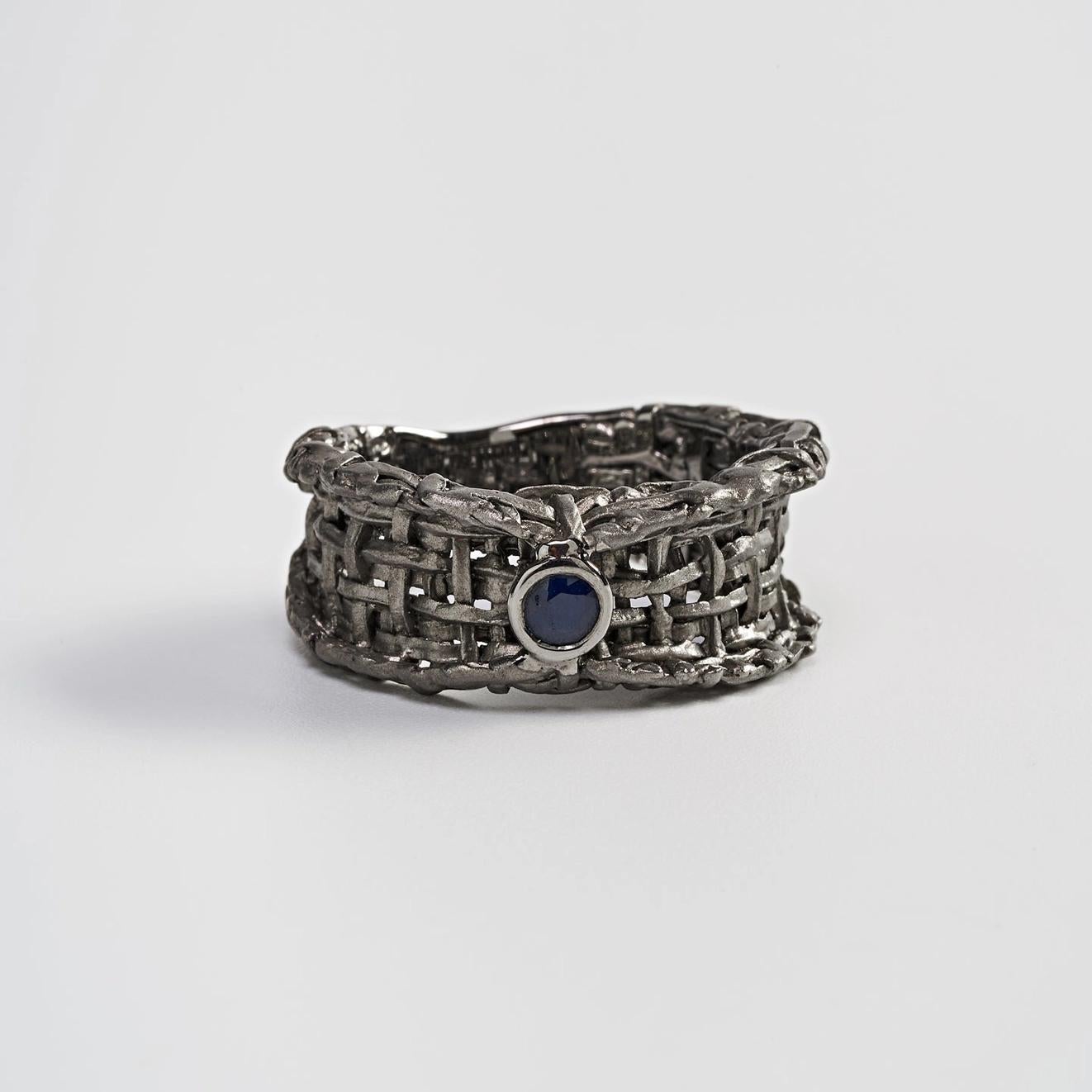 Oren Blauer Saphir Ring, Unisex-Ring für Herren, kantig, Fackel, Expressionell, Alternative im Zustand „Neu“ im Angebot in Bozeman, MT