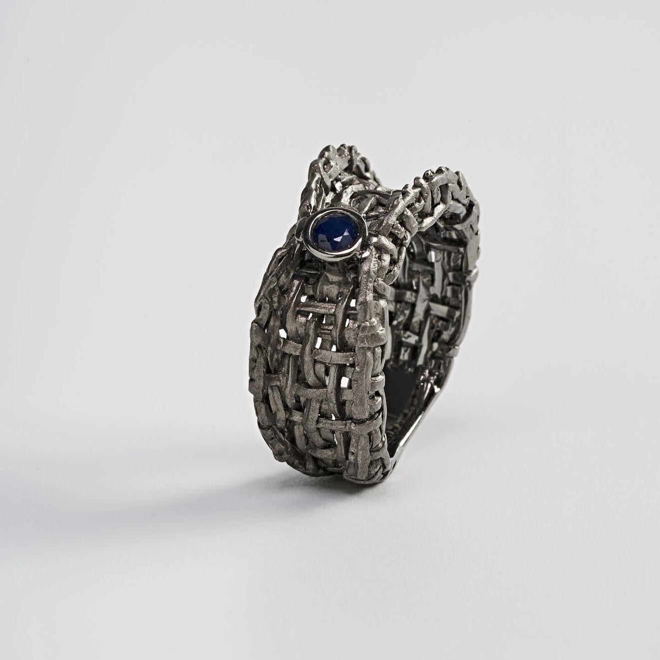 Oren Blauer Saphir Ring, Unisex-Ring für Herren, kantig, Fackel, Expressionell, Alternative im Angebot 2