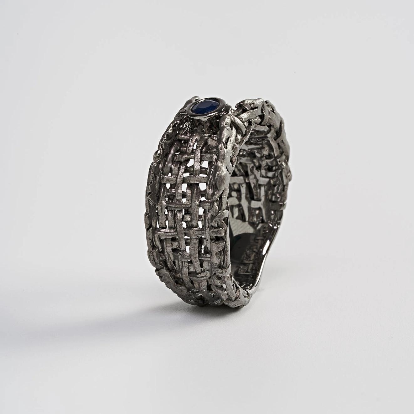 Oren Blauer Saphir Ring, Unisex-Ring für Herren, kantig, Fackel, Expressionell, Alternative im Angebot 4