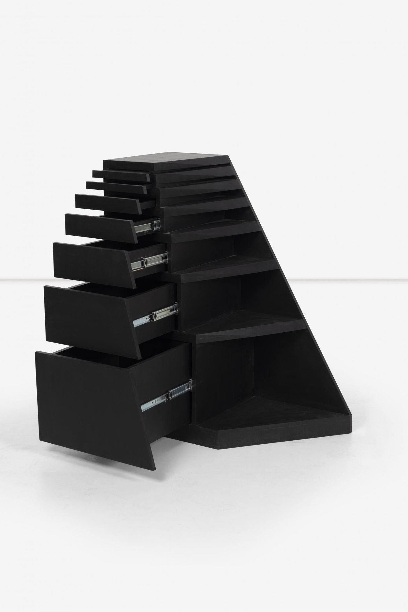 Dipinto a mano Prototipo di mobile multifunzionale per esposizione e stoccaggio di Oren Zoldan 